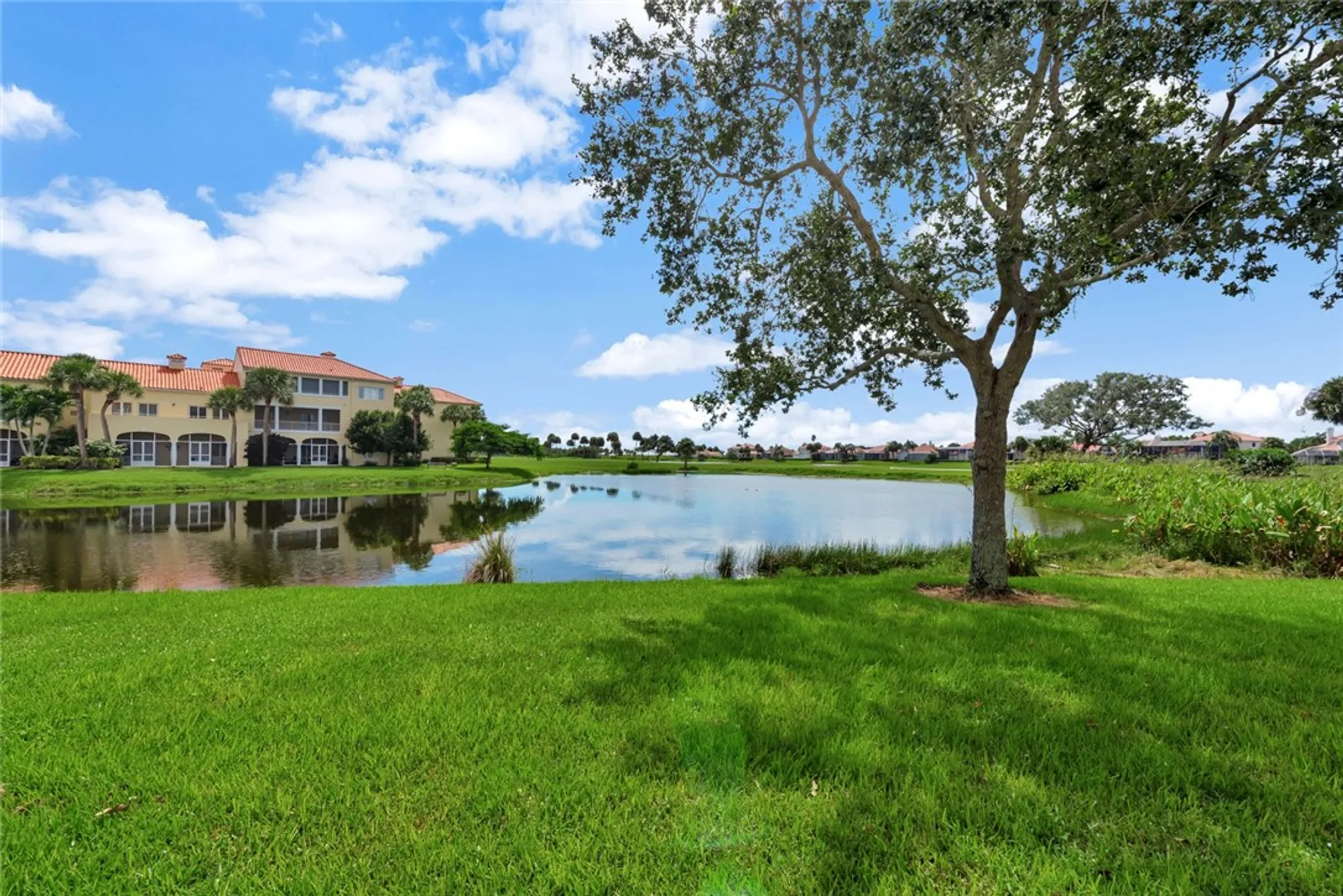 Property Slideshow image 12 of 36 | 5065 harmony cir 105, Vero Beach, FL, 32967