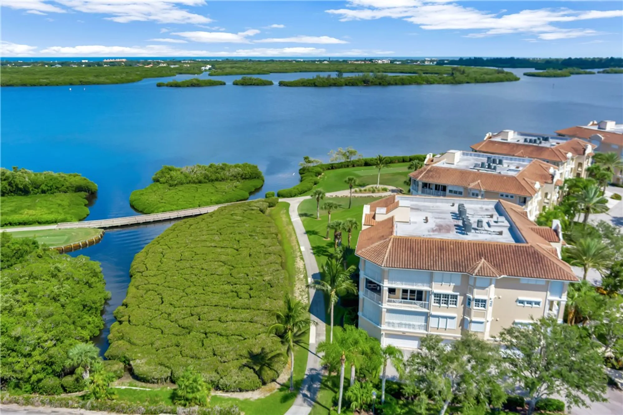 Property Slideshow image 1 of 36 | 4878 s harbor dr 301, Vero Beach, FL, 32967