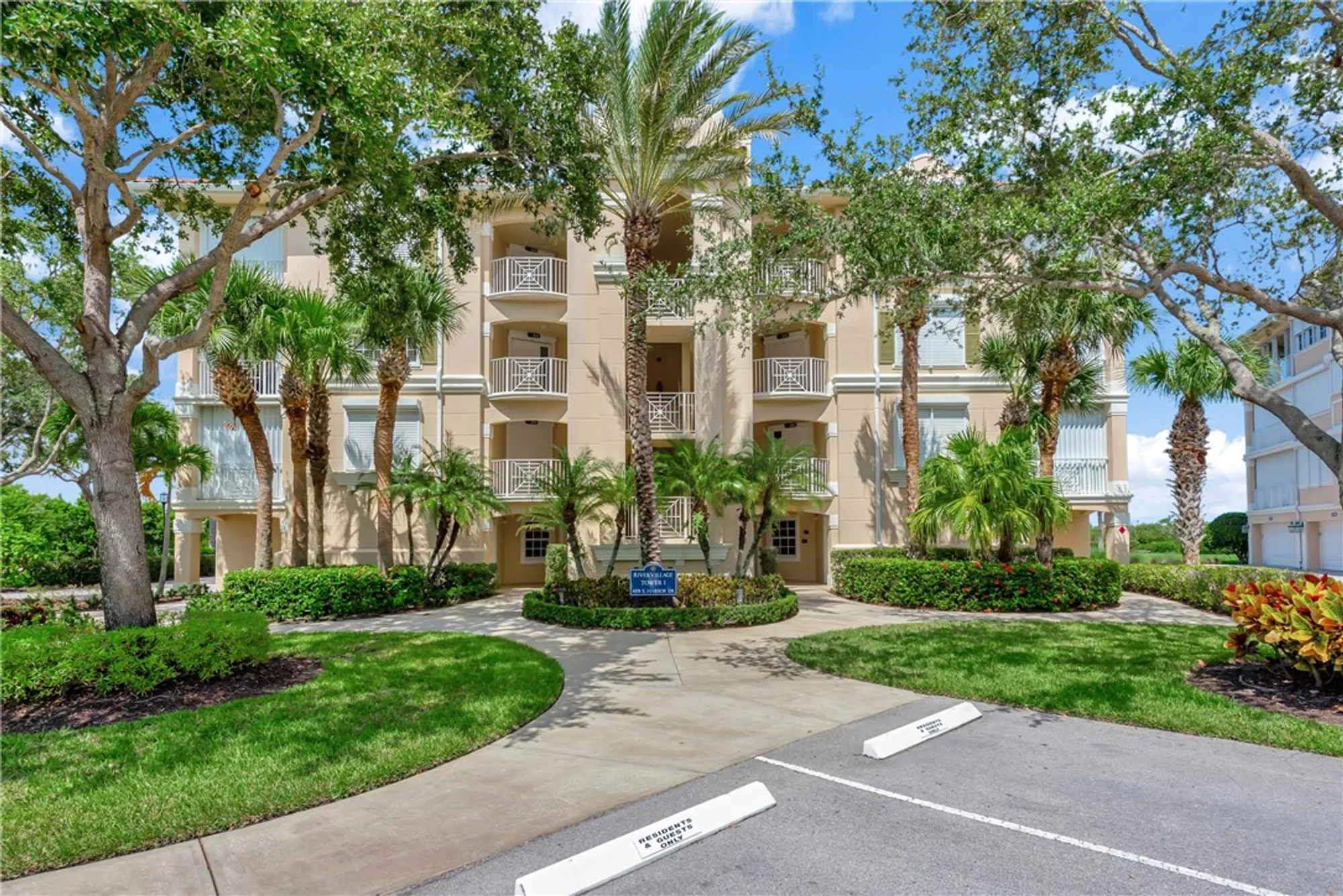 Property Slideshow image 3 of 36 | 4878 s harbor dr 301, Vero Beach, FL, 32967