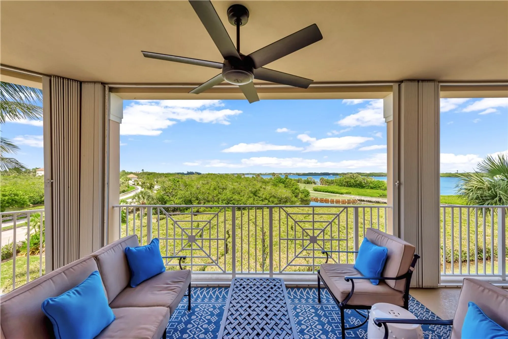 Property Slideshow image 9 of 36 | 4878 s harbor dr 301, Vero Beach, FL, 32967