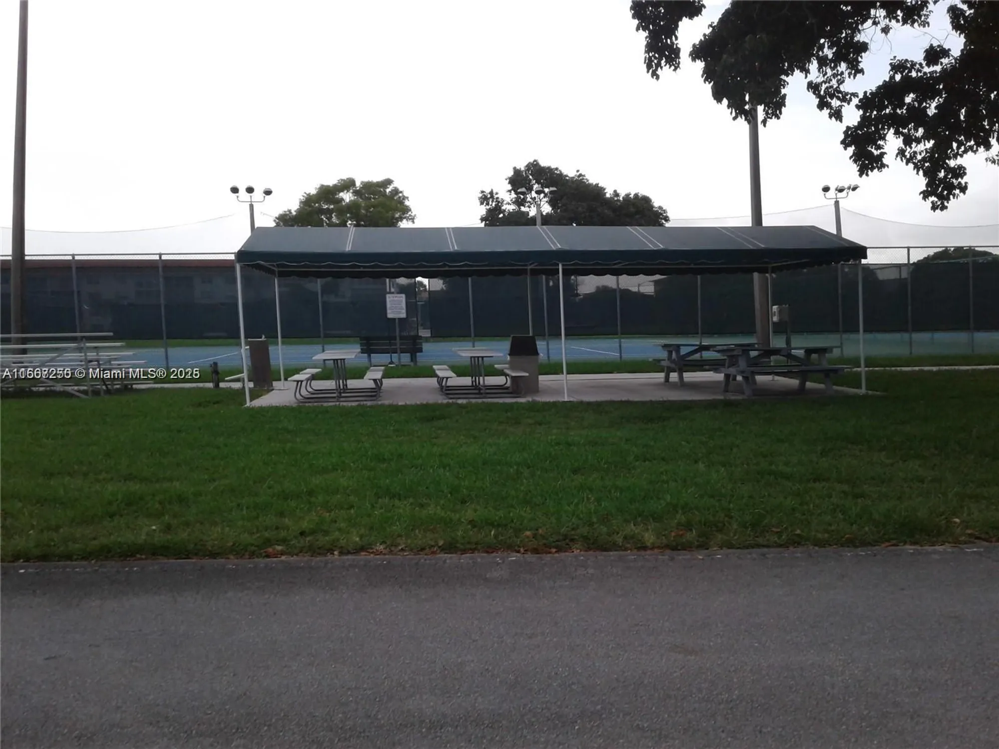 Property Slideshow image 27 of 30 | 701 sw 142nd ave 104s, Pembroke Pines, FL, 33027