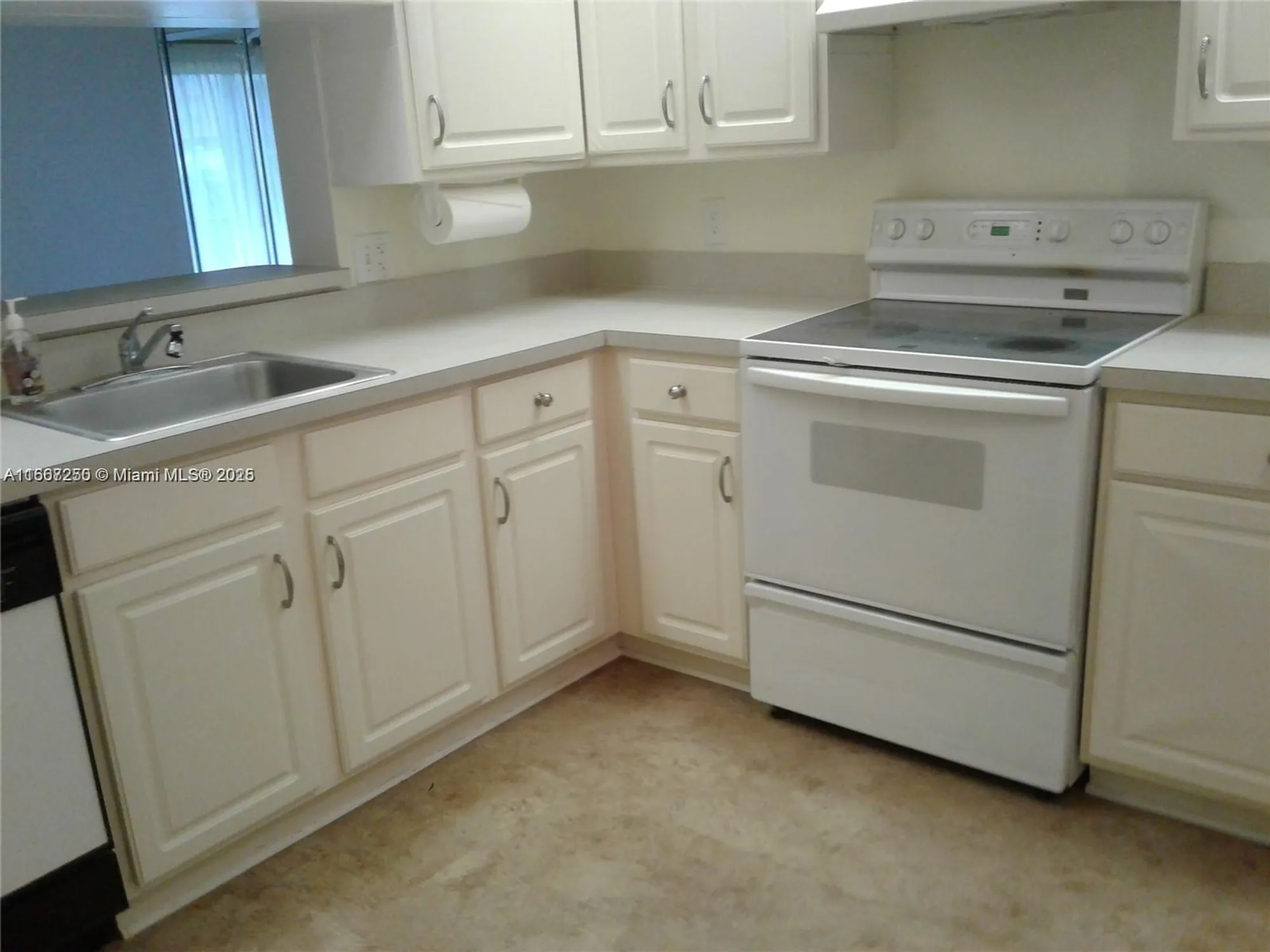 Property Slideshow image 4 of 30 | 701 sw 142nd ave 104s, Pembroke Pines, FL, 33027