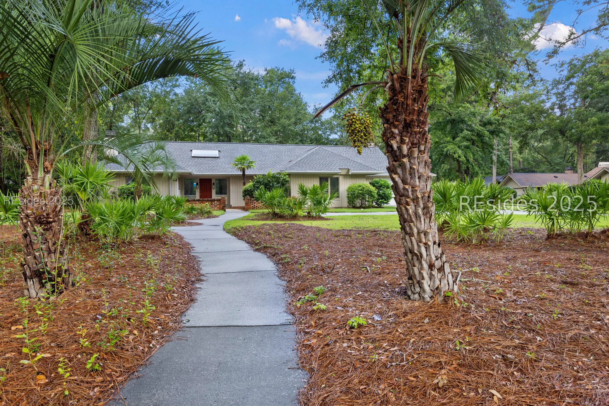 Property Slideshow image 1 of 48 | 10 teal ln, Hilton Head Island, SC, 29926