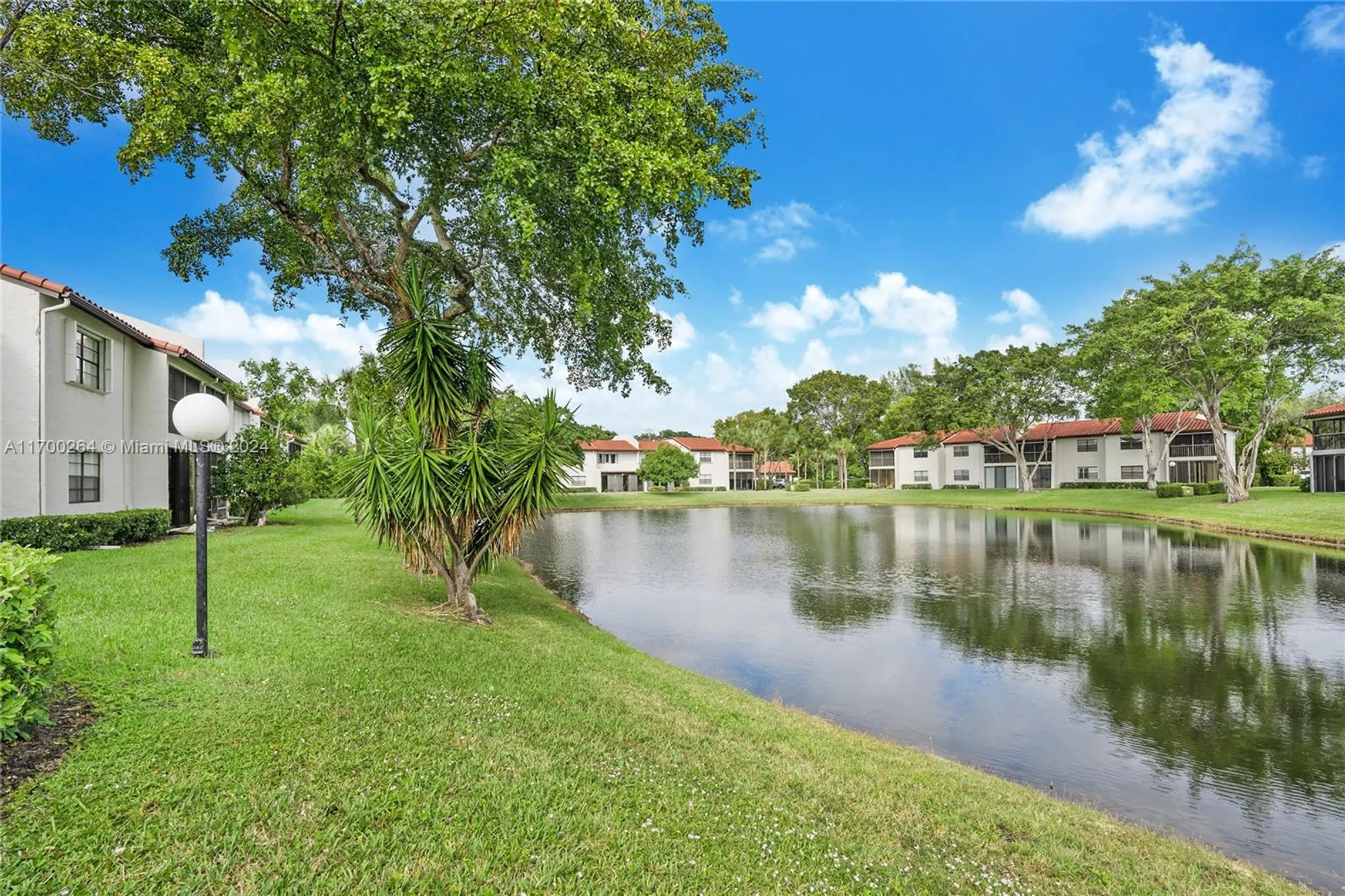 Property Slideshow image 4 of 15 | 21364 cypress hammock dr 1h, Boca Raton, FL, 33428