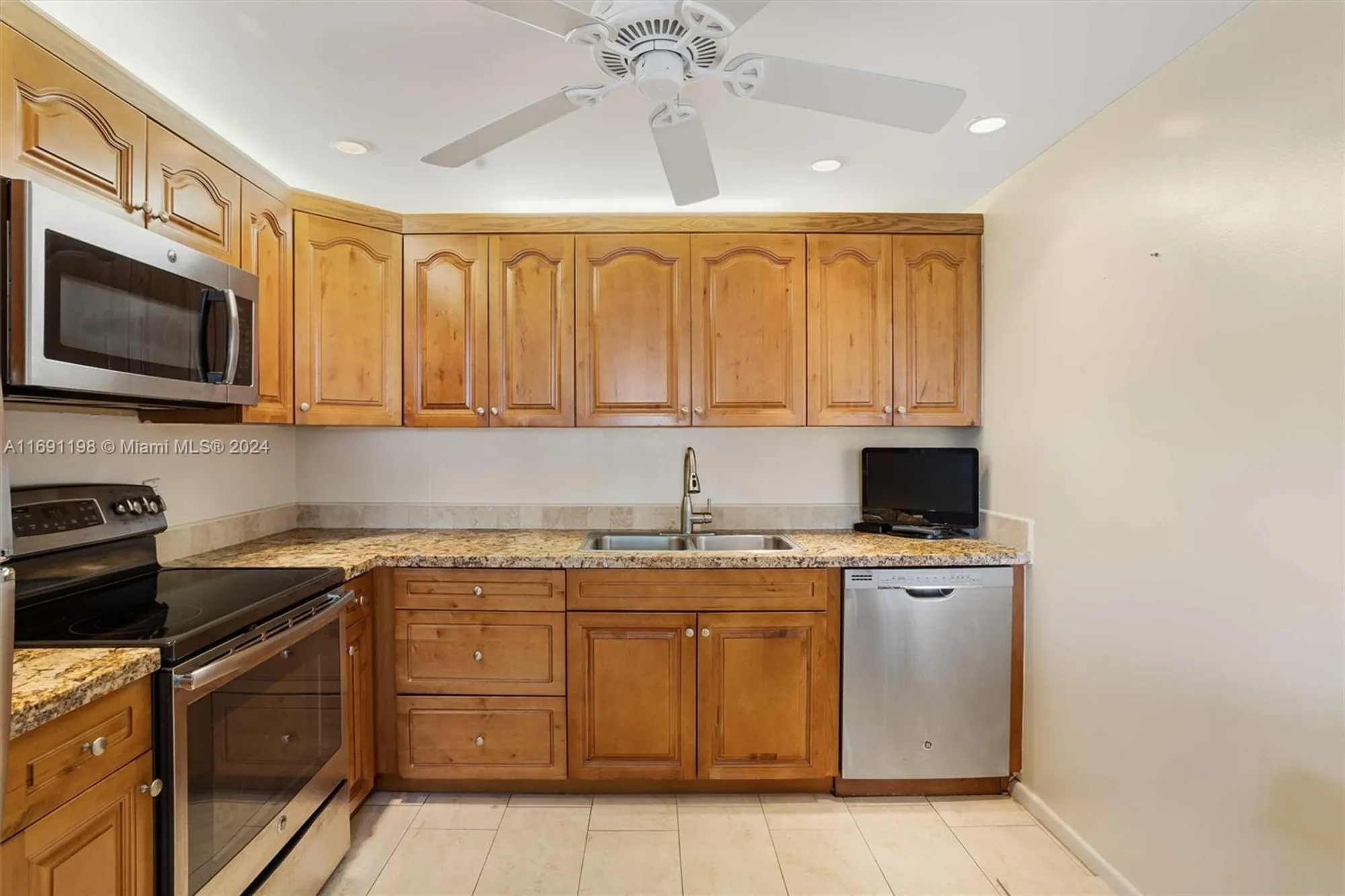 Property Slideshow image 6 of 19 | 1042 lincoln c # 1042, Boca Raton, FL, 33434