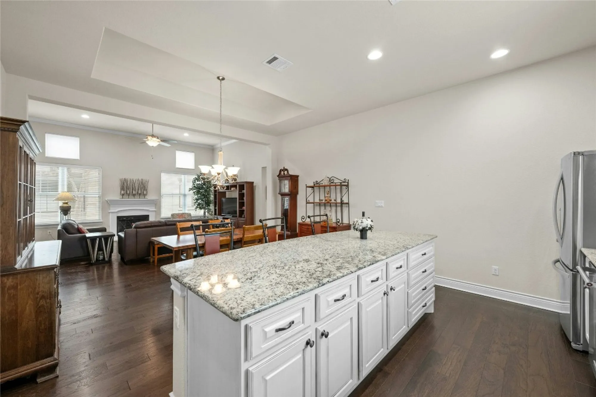 Property Slideshow image 10 of 31 | 204 delfino cir 42, Lakeway, TX, 78734