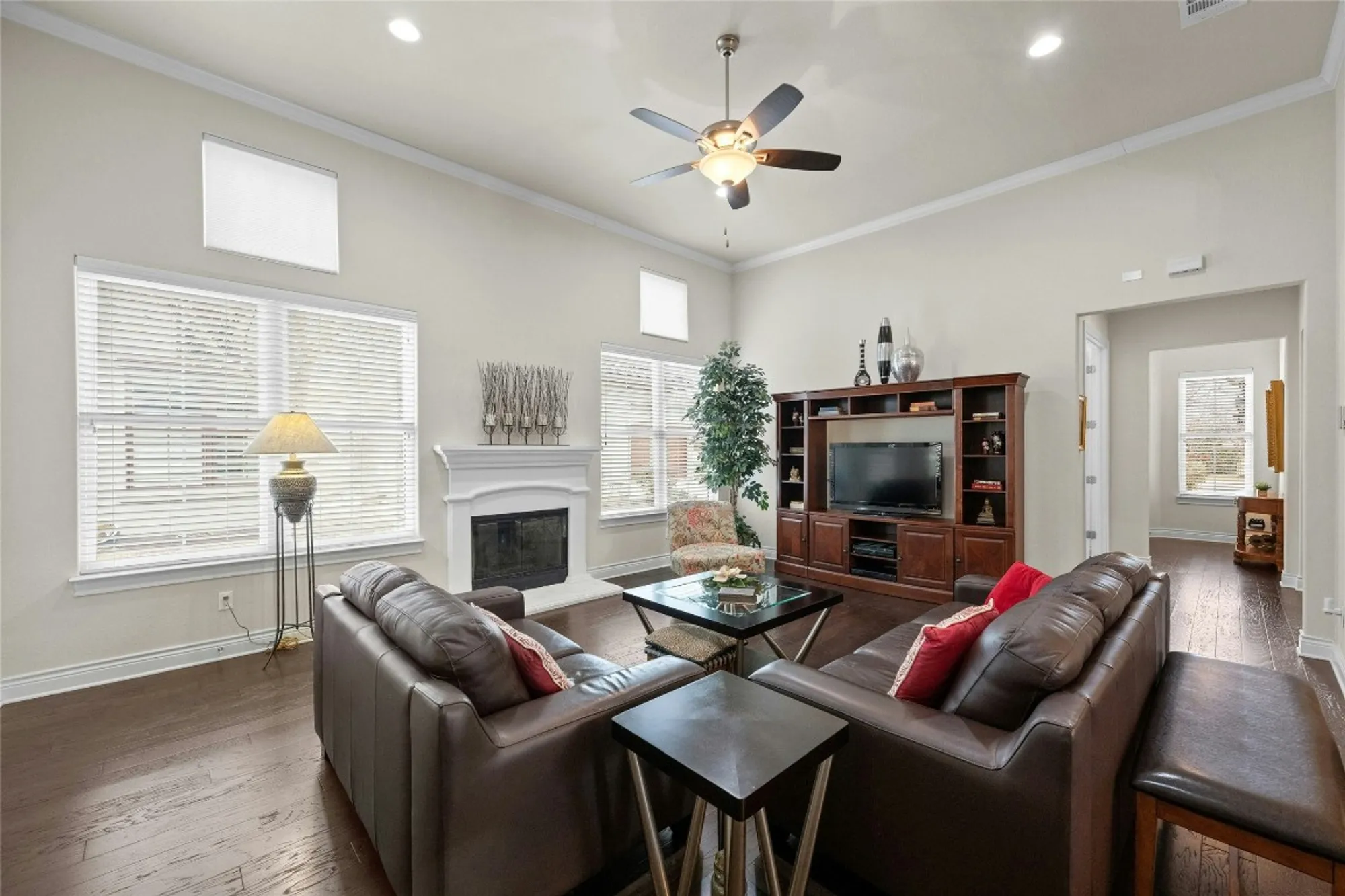 Property Slideshow image 5 of 31 | 204 delfino cir 42, Lakeway, TX, 78734