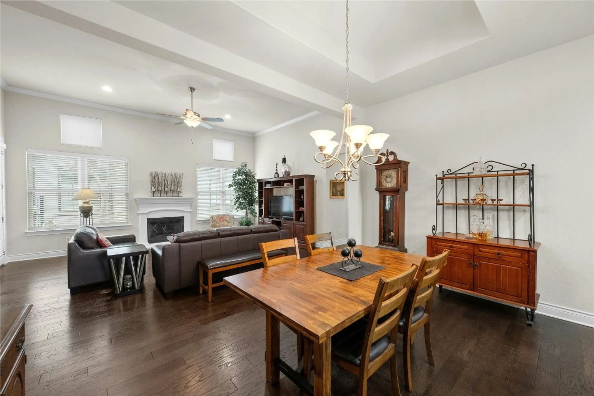 Property Slideshow image 8 of 31 | 204 delfino cir 42, Lakeway, TX, 78734