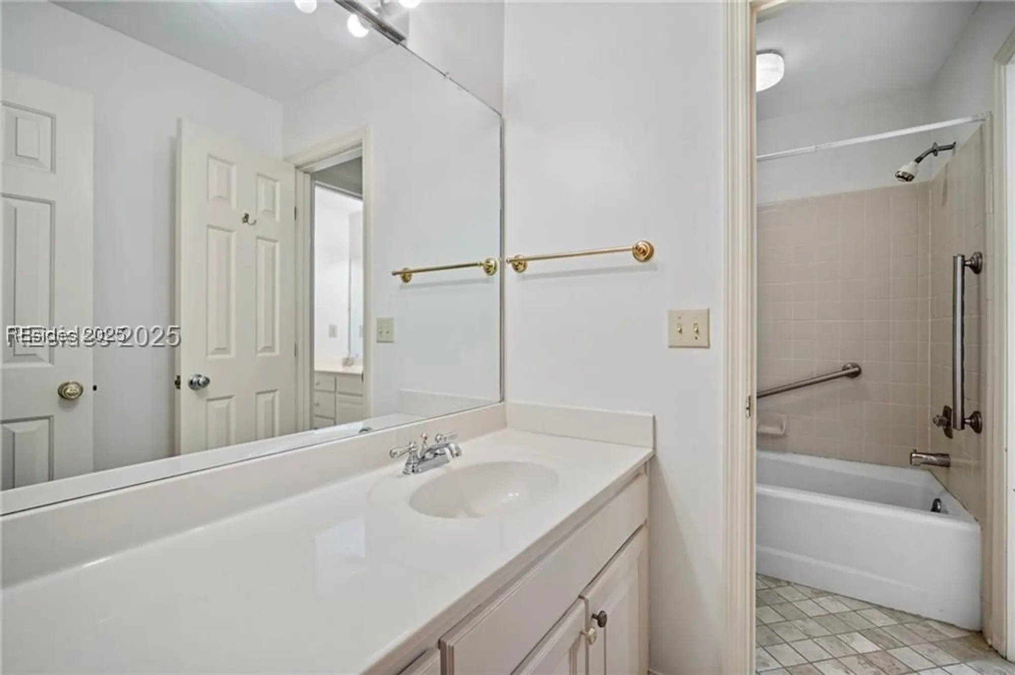 Property Slideshow image 18 of 36 | 71 skull creek dr b103, Hilton Head Island, SC, 29926