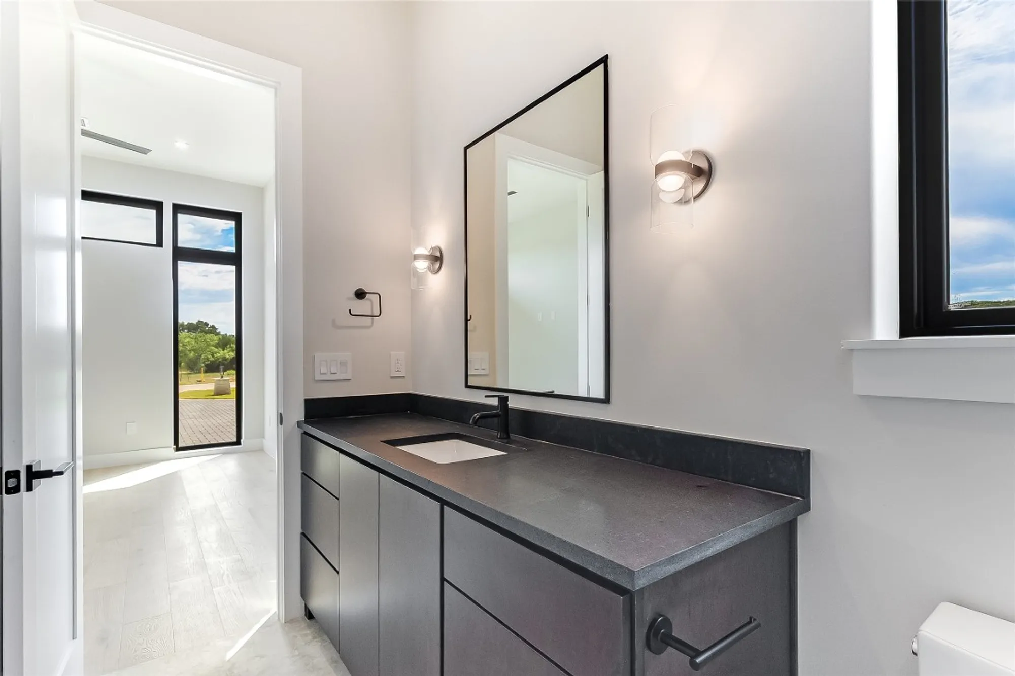 Property Slideshow image 32 of 36 | 100 spice lily, Horseshoe Bay, TX, 78657