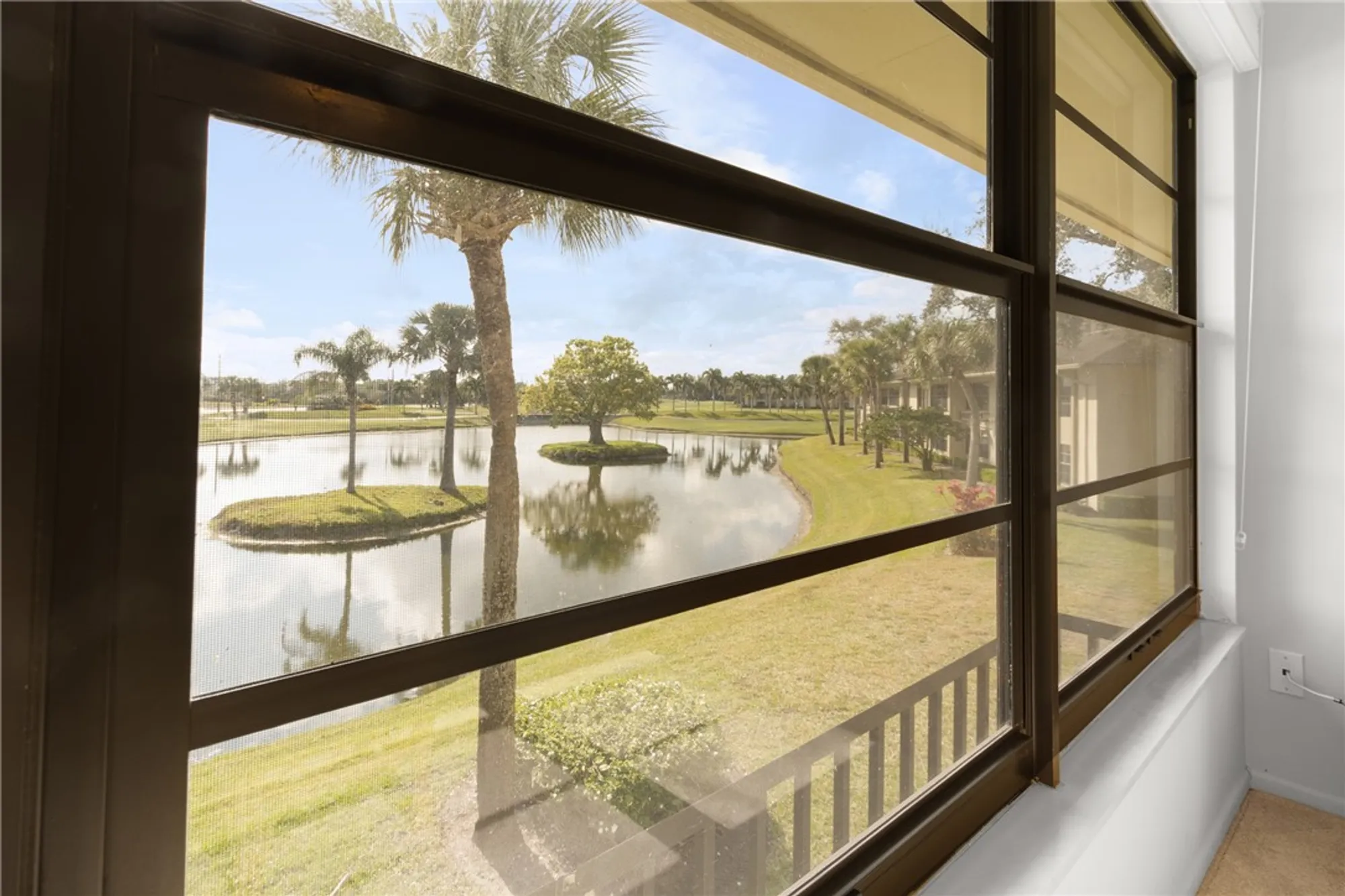 Property Slideshow image 11 of 36 | 45 plantation dr apt 204, Vero Beach, FL, 32966