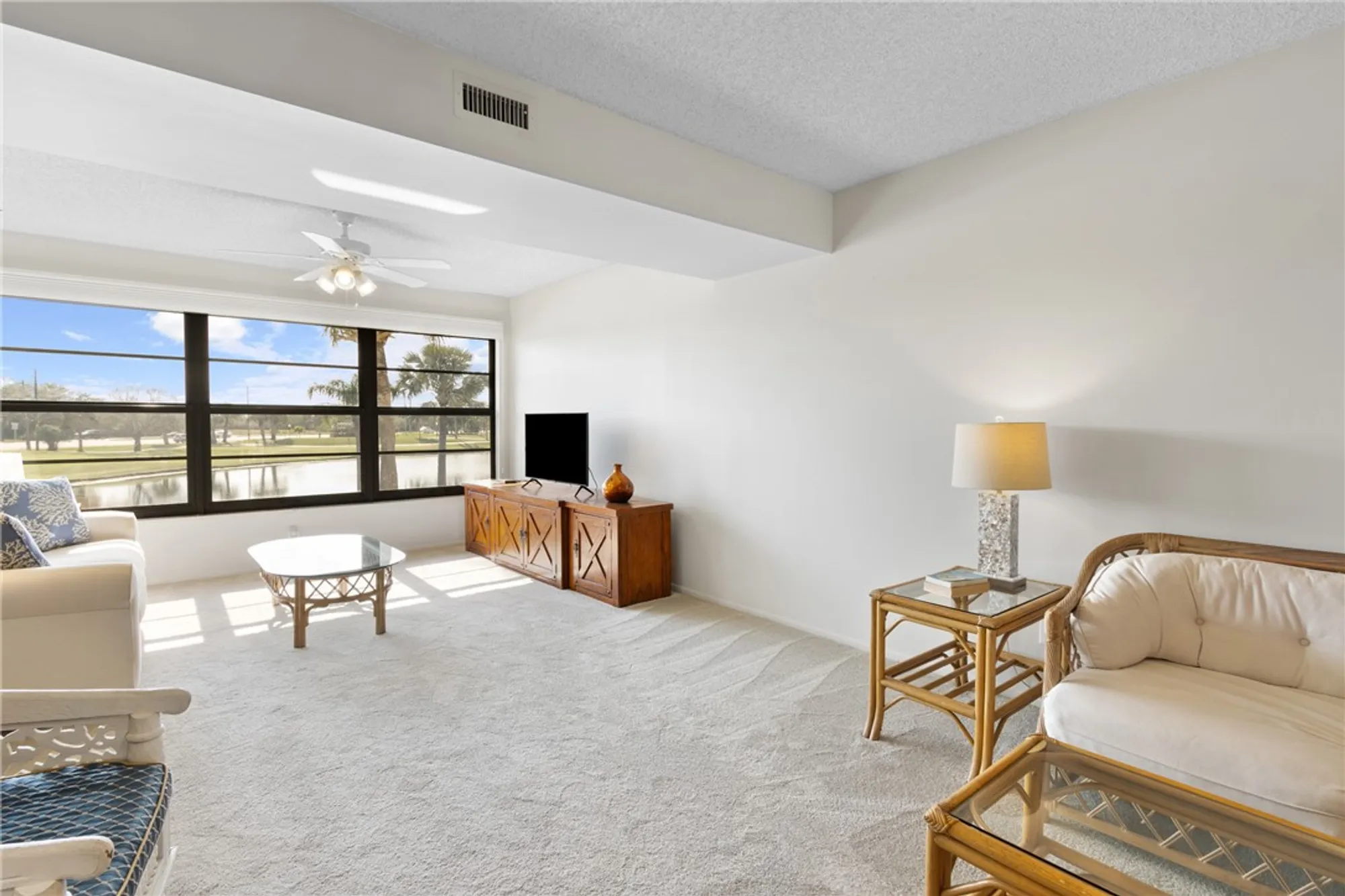 Property Slideshow image 8 of 36 | 45 plantation dr apt 204, Vero Beach, FL, 32966