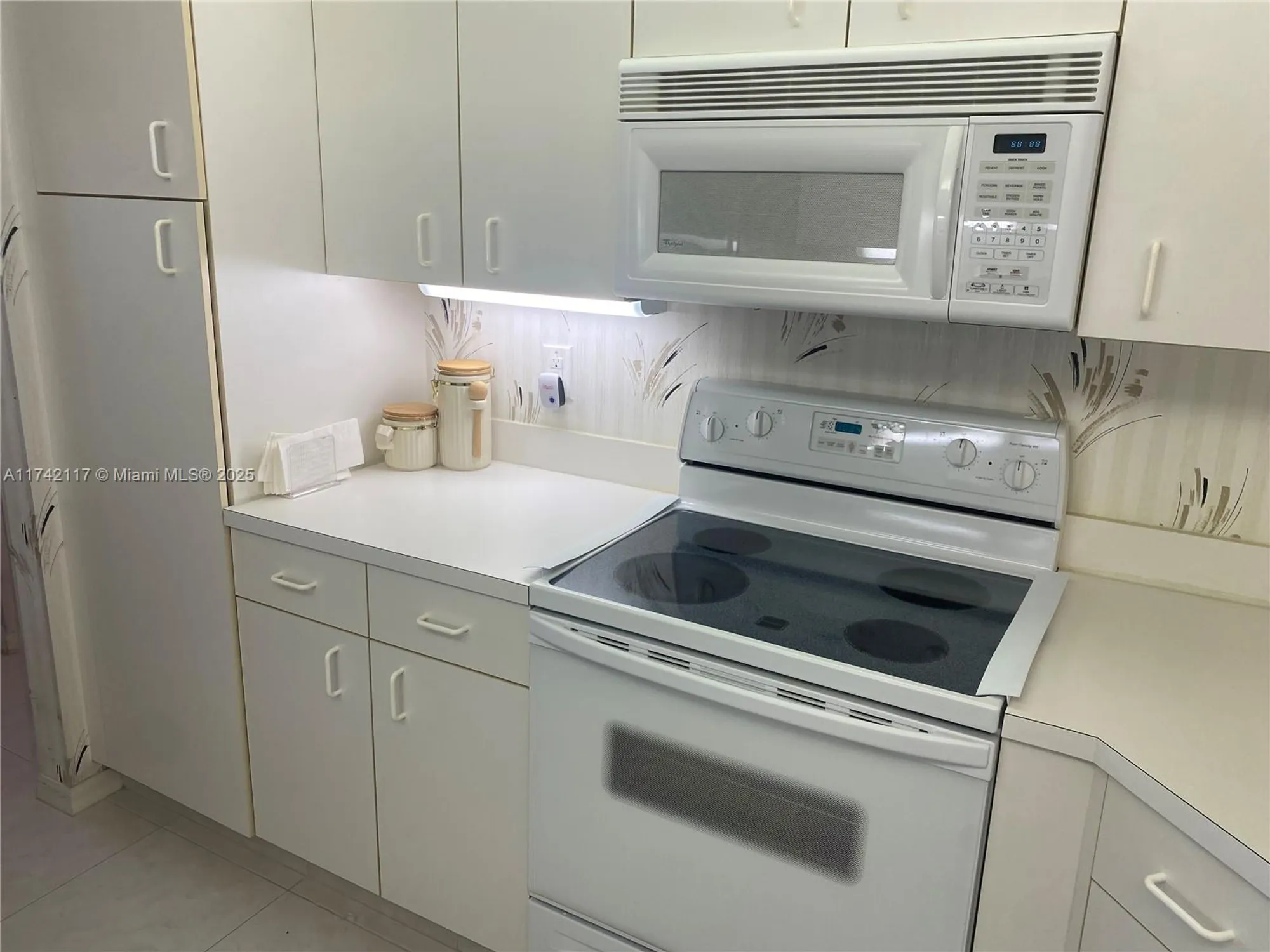 Property Slideshow image 22 of 42 | 9551 weldon cir apt e314, Fort Lauderdale, FL, 33321