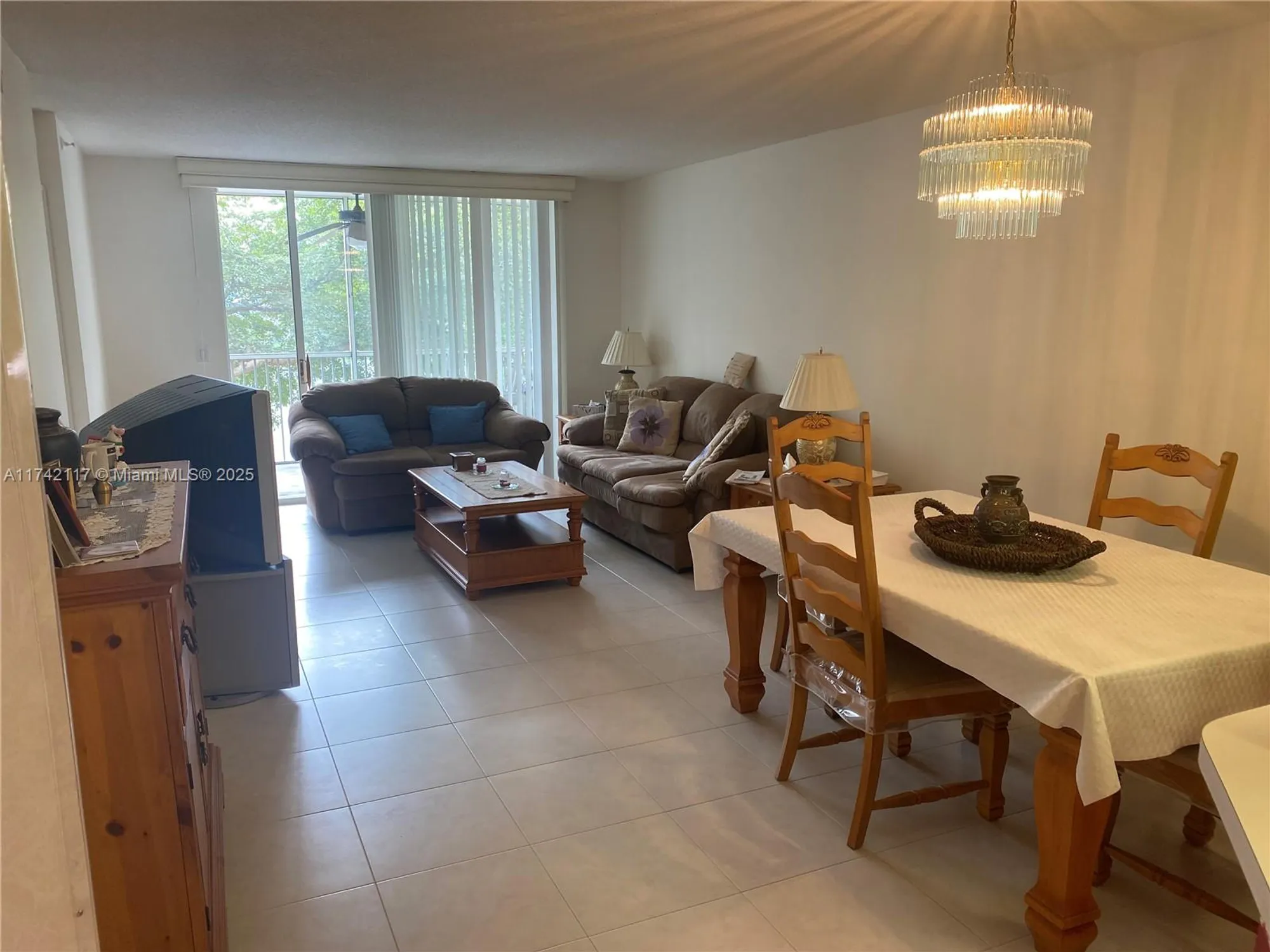 Property Slideshow image 7 of 42 | 9551 weldon cir apt e314, Fort Lauderdale, FL, 33321