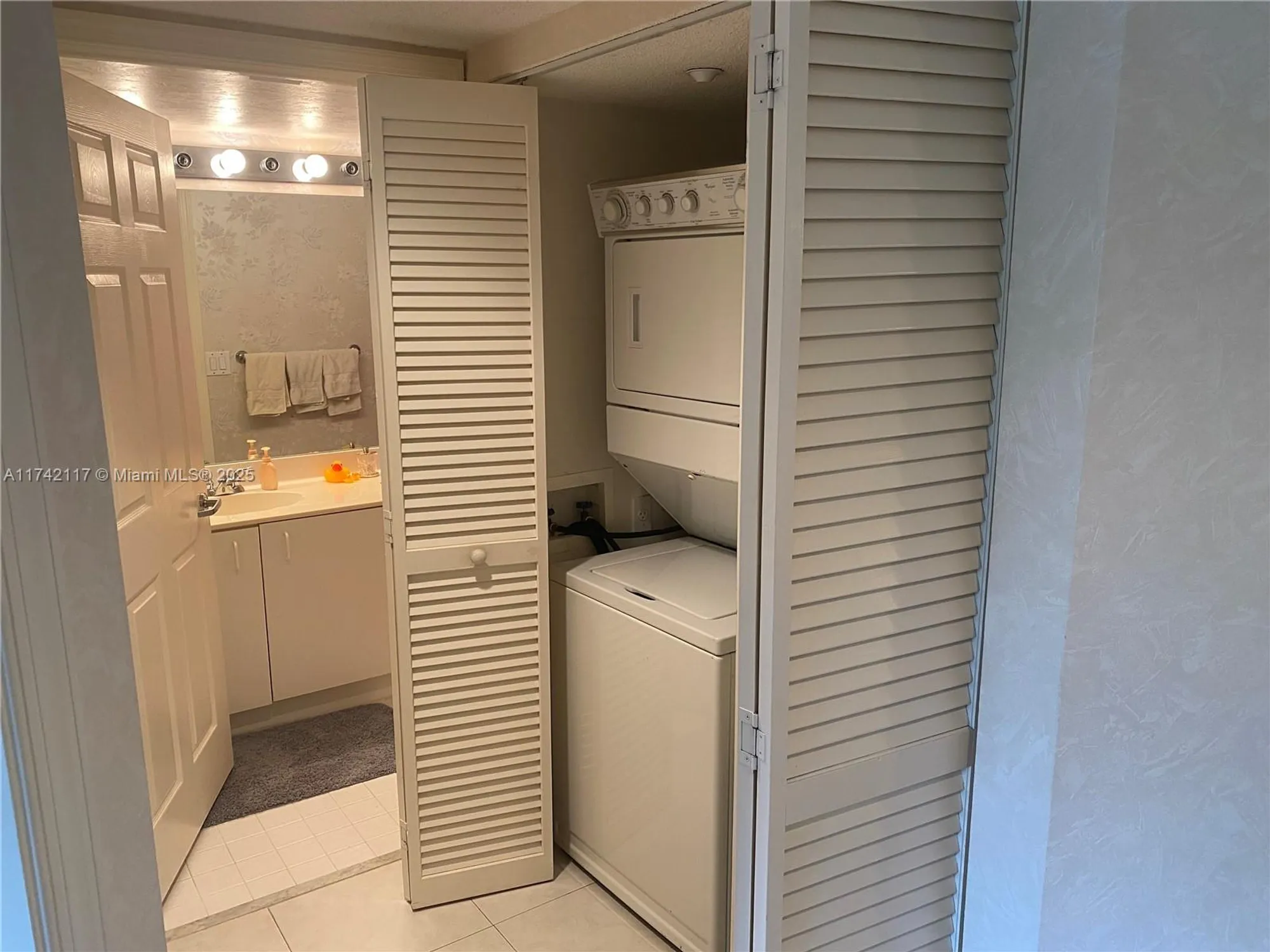 Property Slideshow image 9 of 42 | 9551 weldon cir apt e314, Fort Lauderdale, FL, 33321