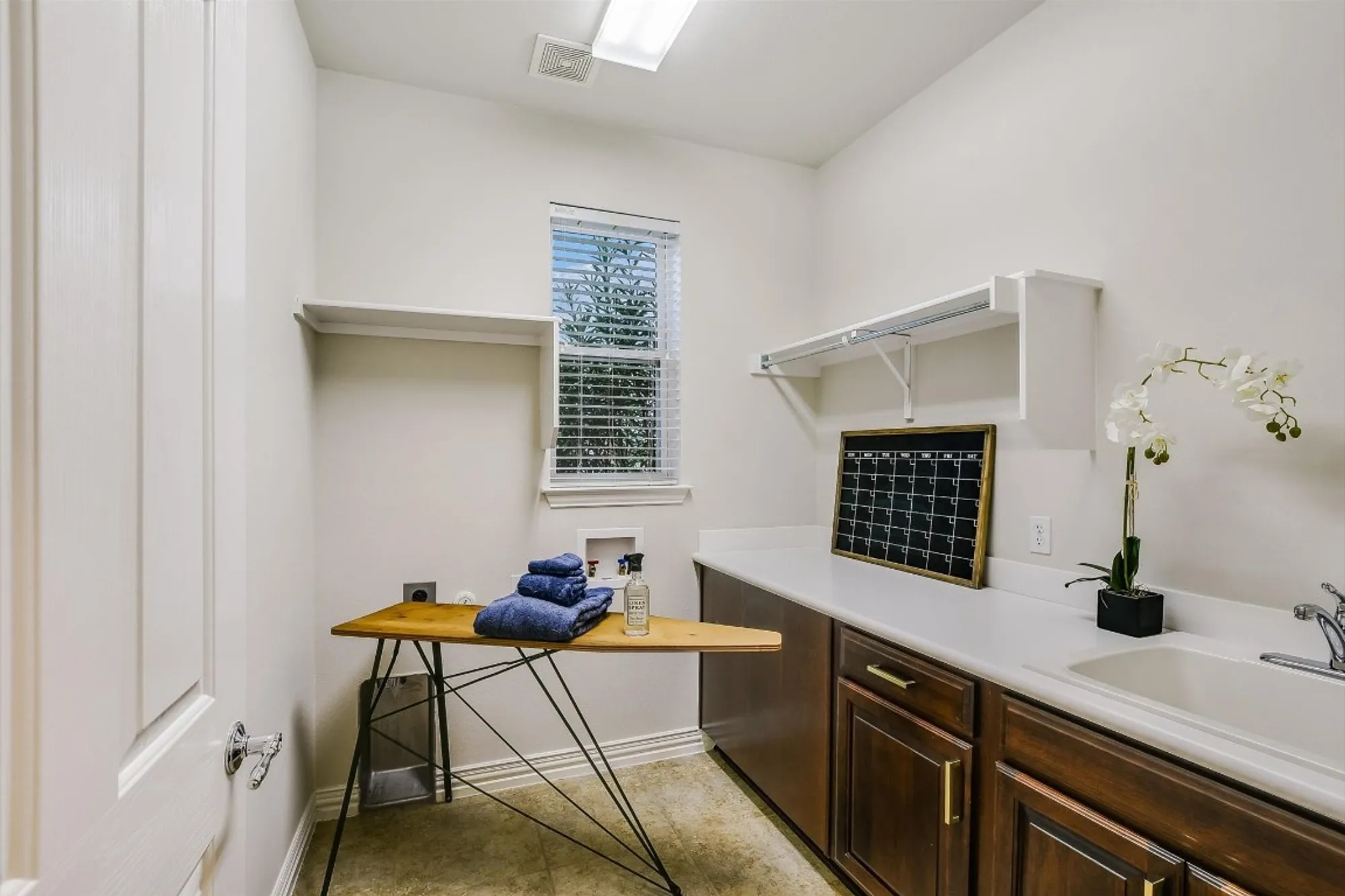 Property Slideshow image 14 of 40 | 317 yellow rose trl, Georgetown, TX, 78633