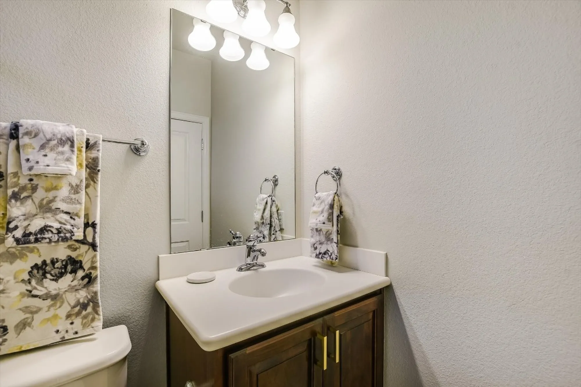 Property Slideshow image 24 of 40 | 317 yellow rose trl, Georgetown, TX, 78633