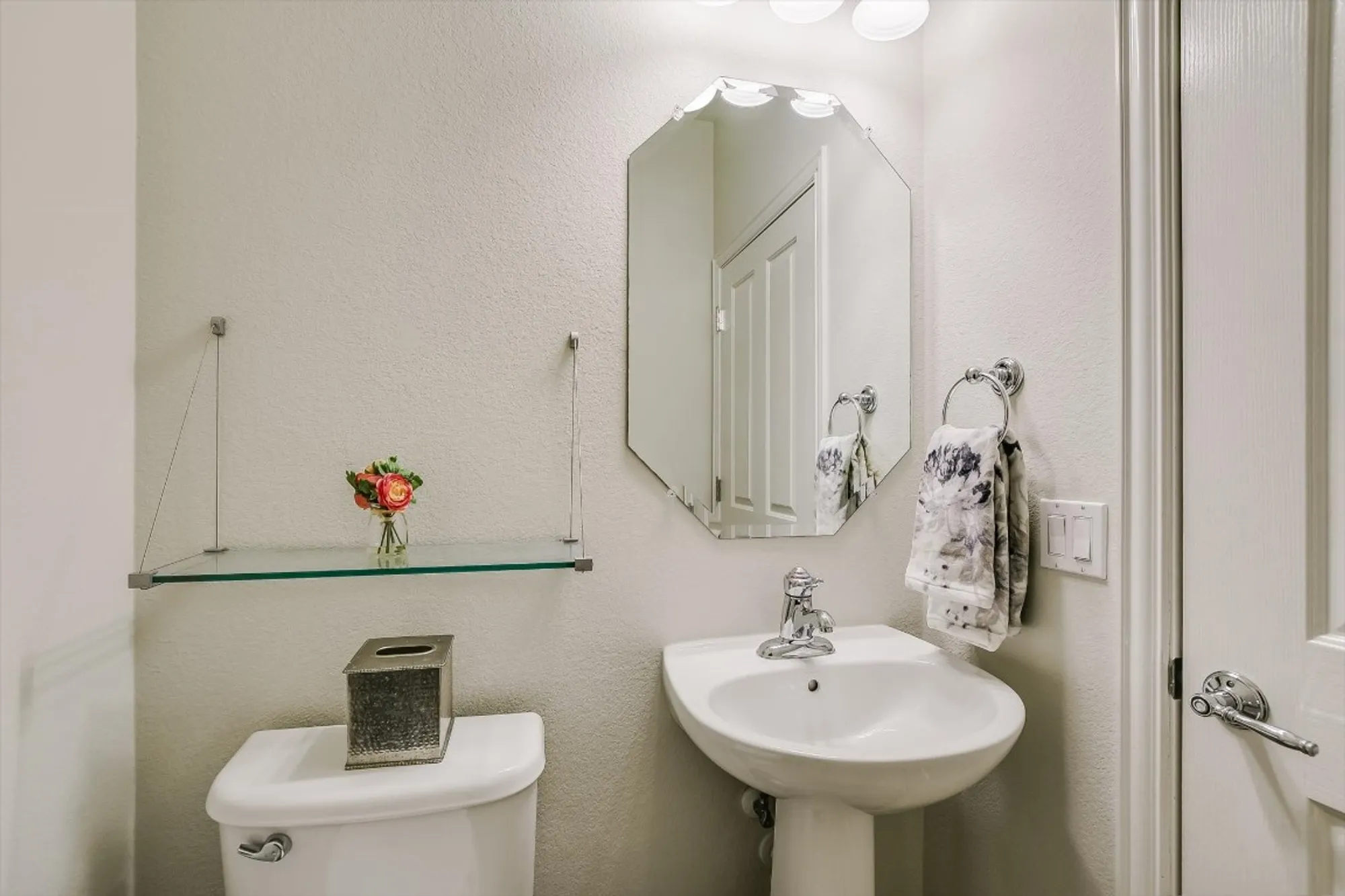 Property Slideshow image 27 of 40 | 317 yellow rose trl, Georgetown, TX, 78633