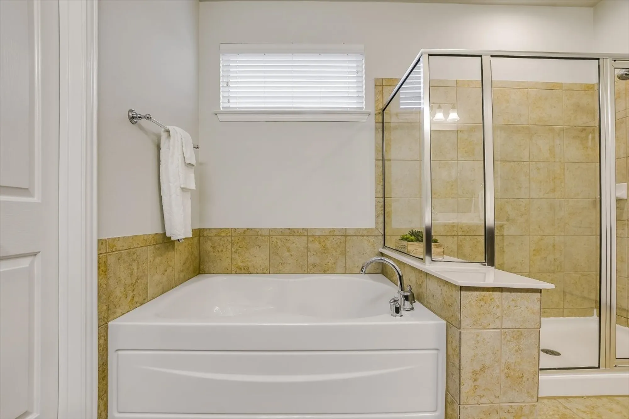 Property Slideshow image 20 of 40 | 317 yellow rose trl, Georgetown, TX, 78633
