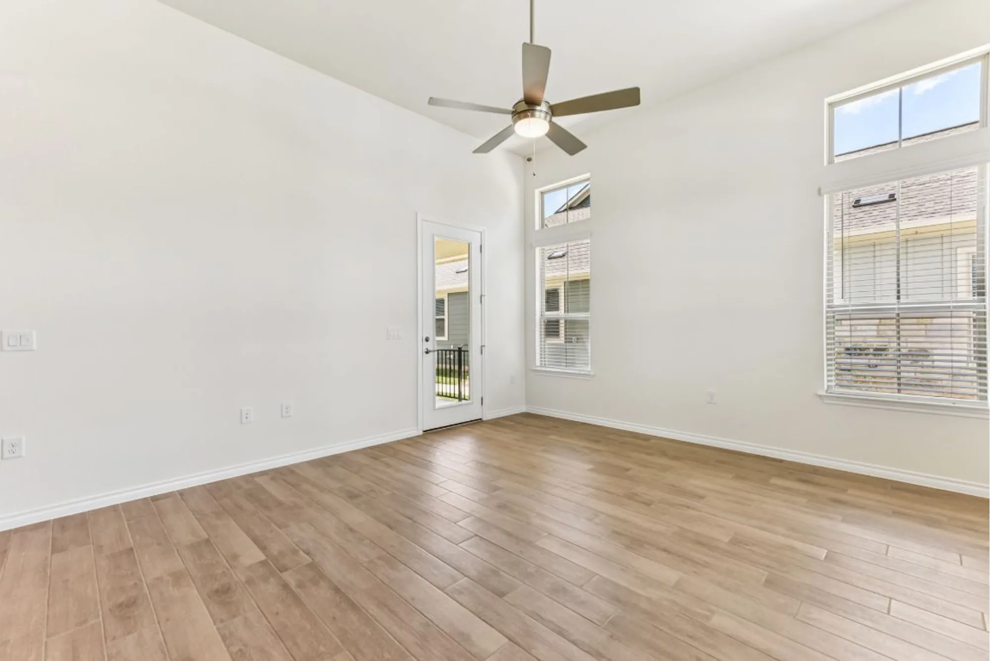 Property Slideshow image 4 of 32 | 104 maceo way unit 102, San Marcos, TX, 78666