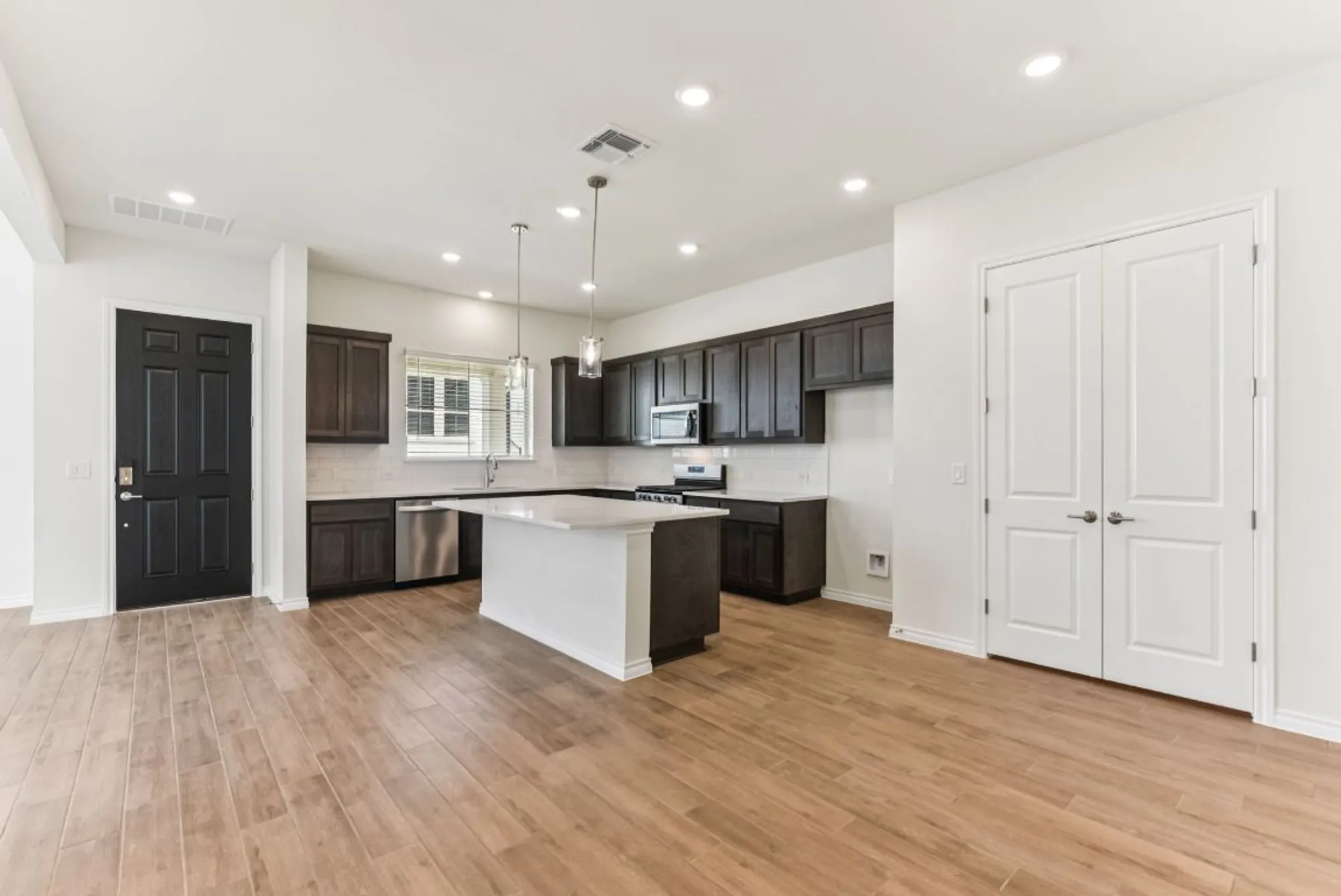 Property Slideshow image 7 of 32 | 104 maceo way unit 102, San Marcos, TX, 78666