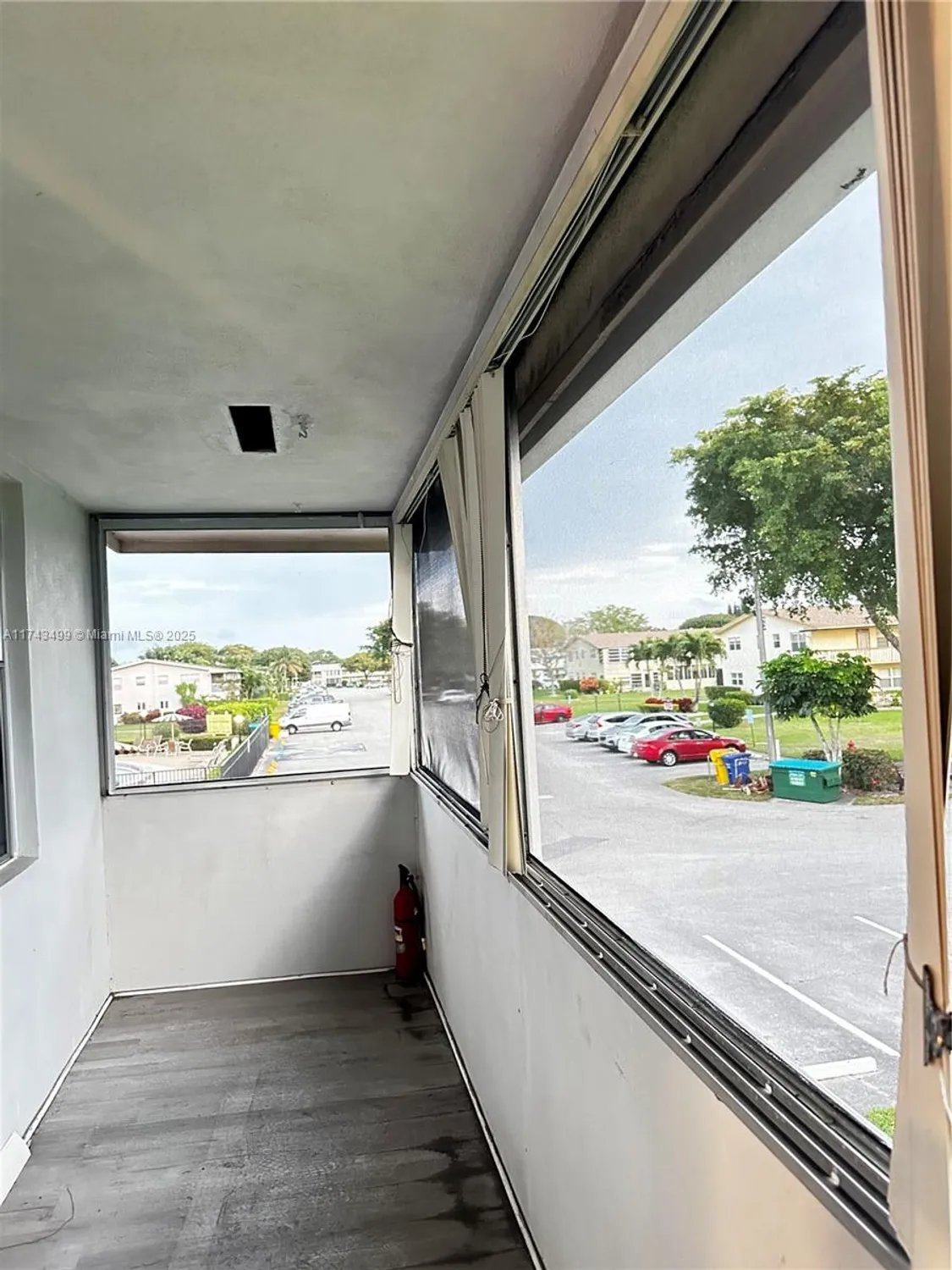 Property Slideshow image 10 of 14 | 220 cambridge i, West Palm Beach, FL, 33417