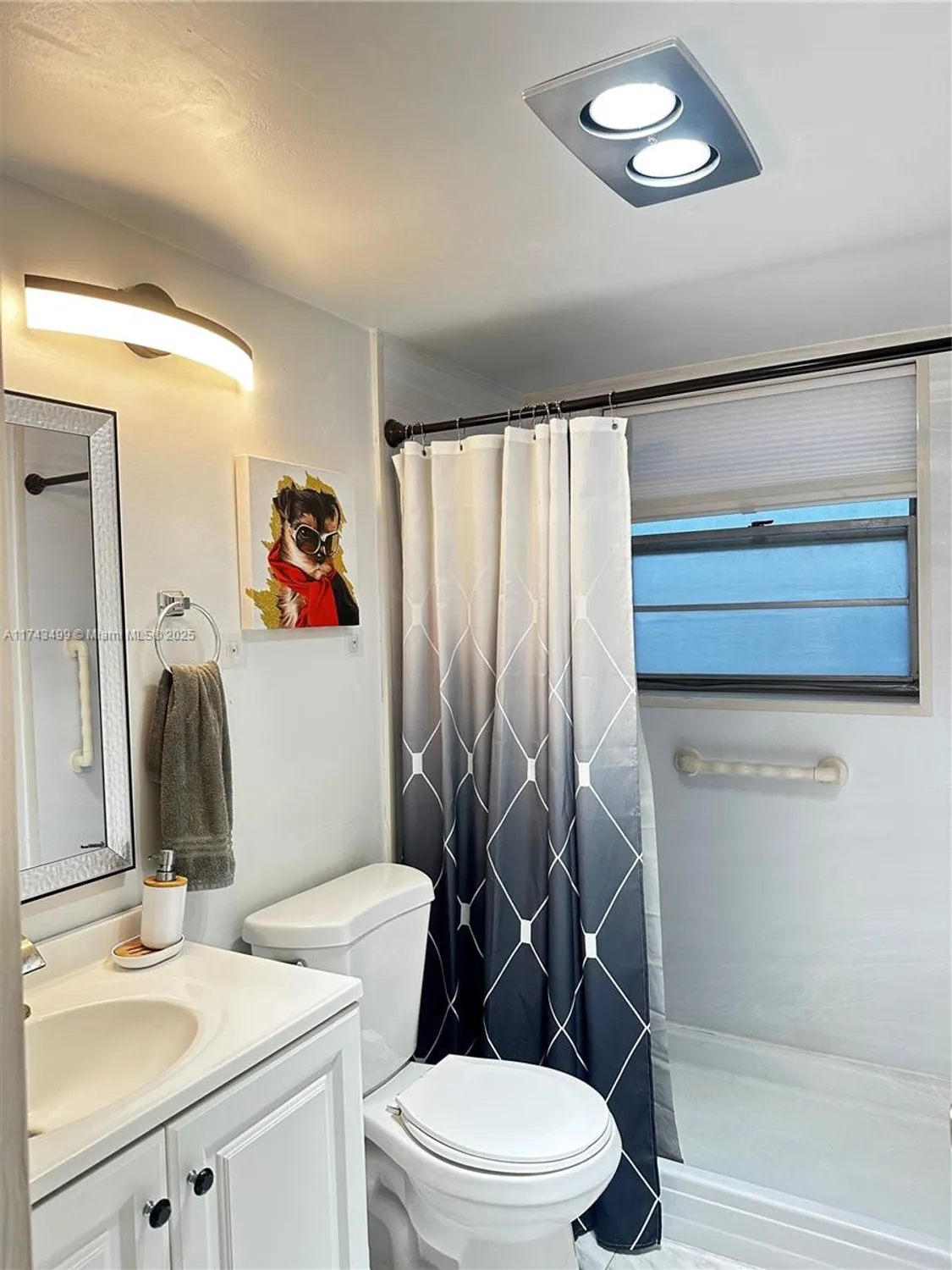 Property Slideshow image 8 of 14 | 220 cambridge i, West Palm Beach, FL, 33417