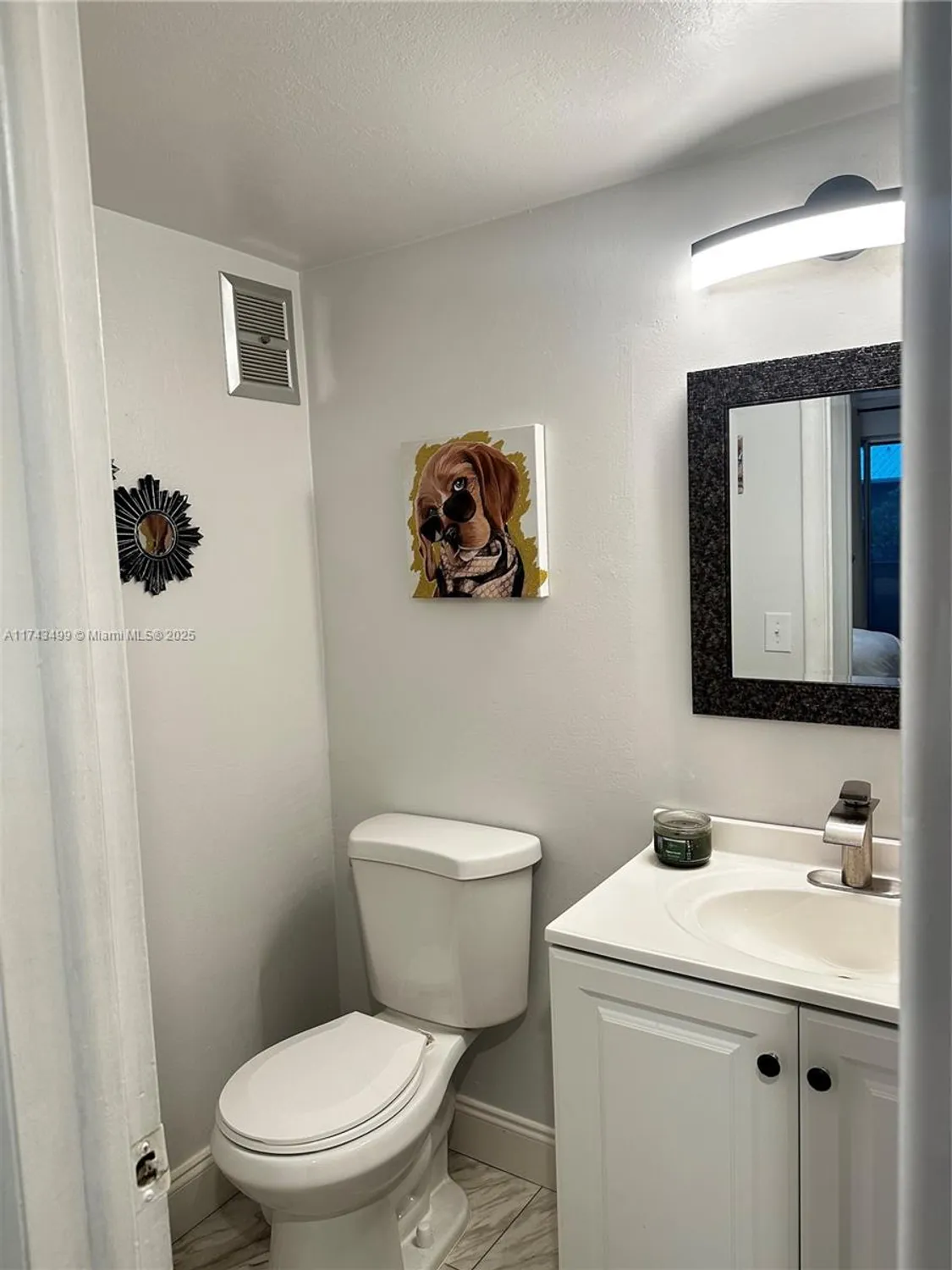 Property Slideshow image 9 of 14 | 220 cambridge i, West Palm Beach, FL, 33417