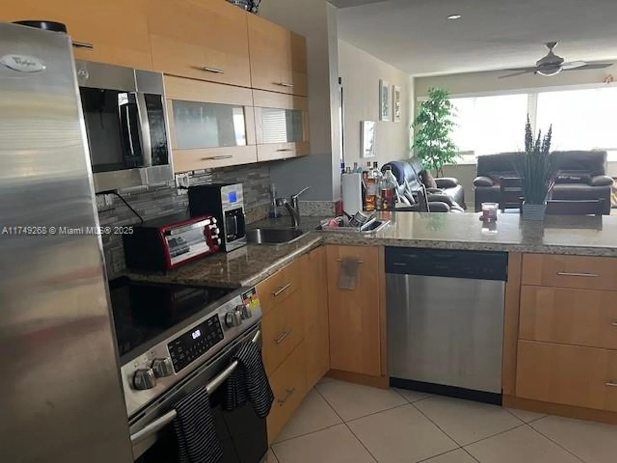 Property Slideshow image 1 of 10 | 330 se 2nd st 202f, Hallandale Beach, FL, 33009