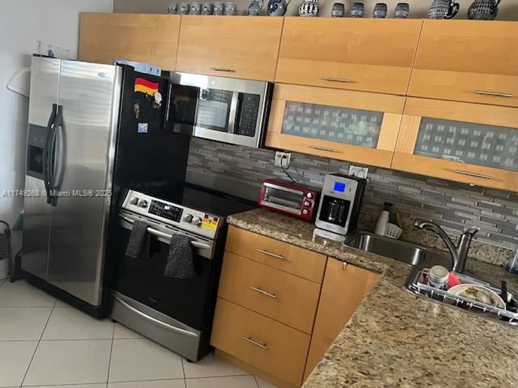 Property Slideshow image 2 of 10 | 330 se 2nd st 202f, Hallandale Beach, FL, 33009