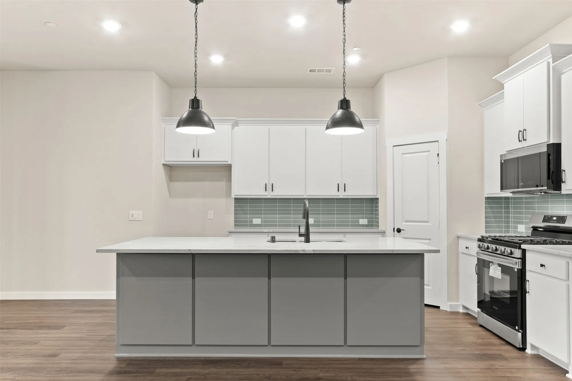 Property Slideshow image 10 of 27 | 7247 sauvignon way, Grand Prairie, TX, 75054