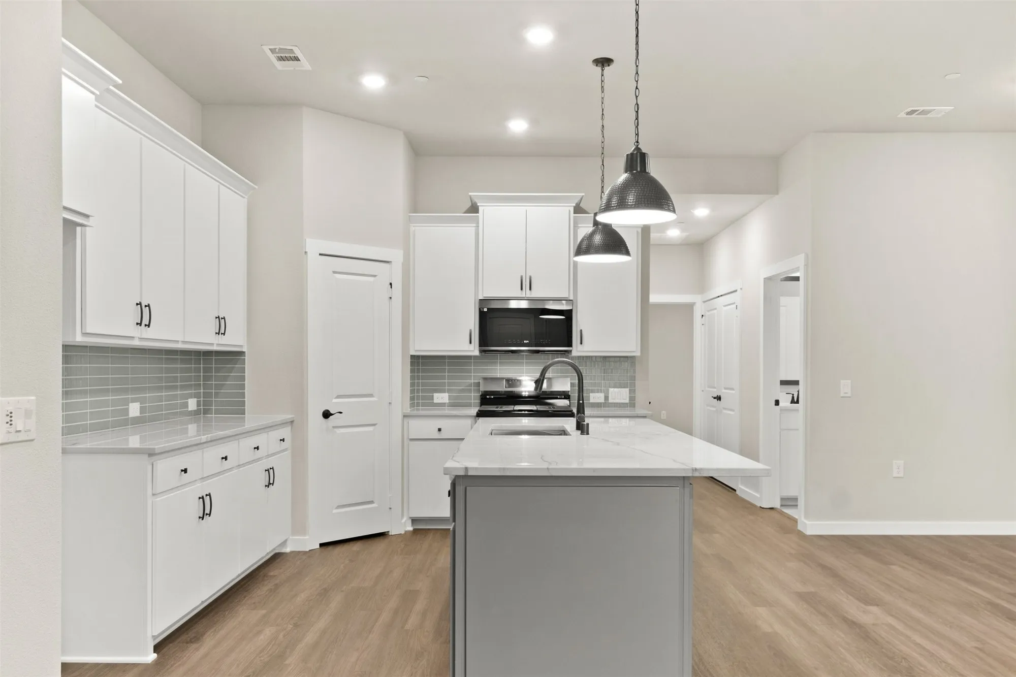 Property Slideshow image 12 of 27 | 7247 sauvignon way, Grand Prairie, TX, 75054