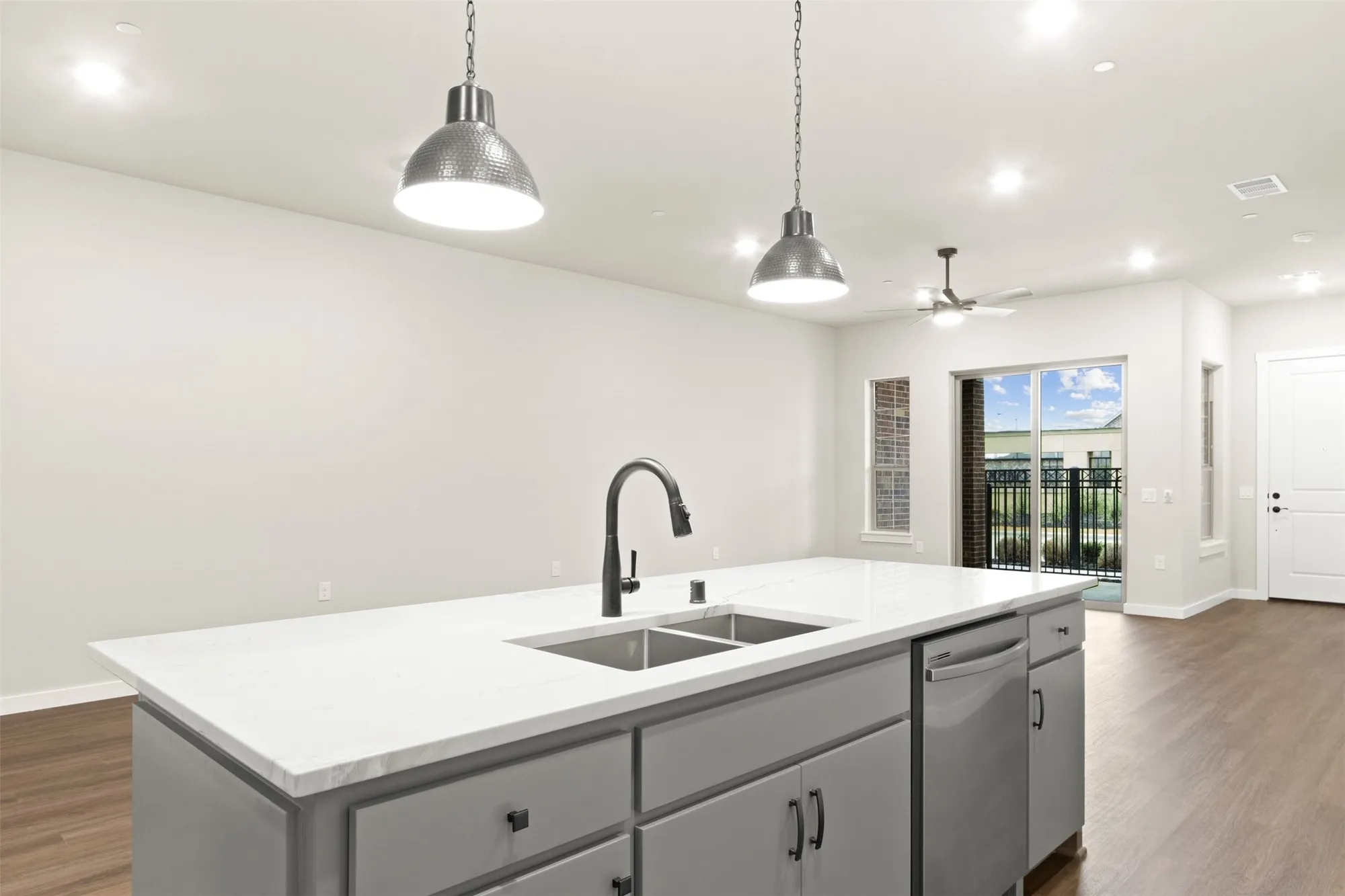 Property Slideshow image 13 of 27 | 7247 sauvignon way, Grand Prairie, TX, 75054