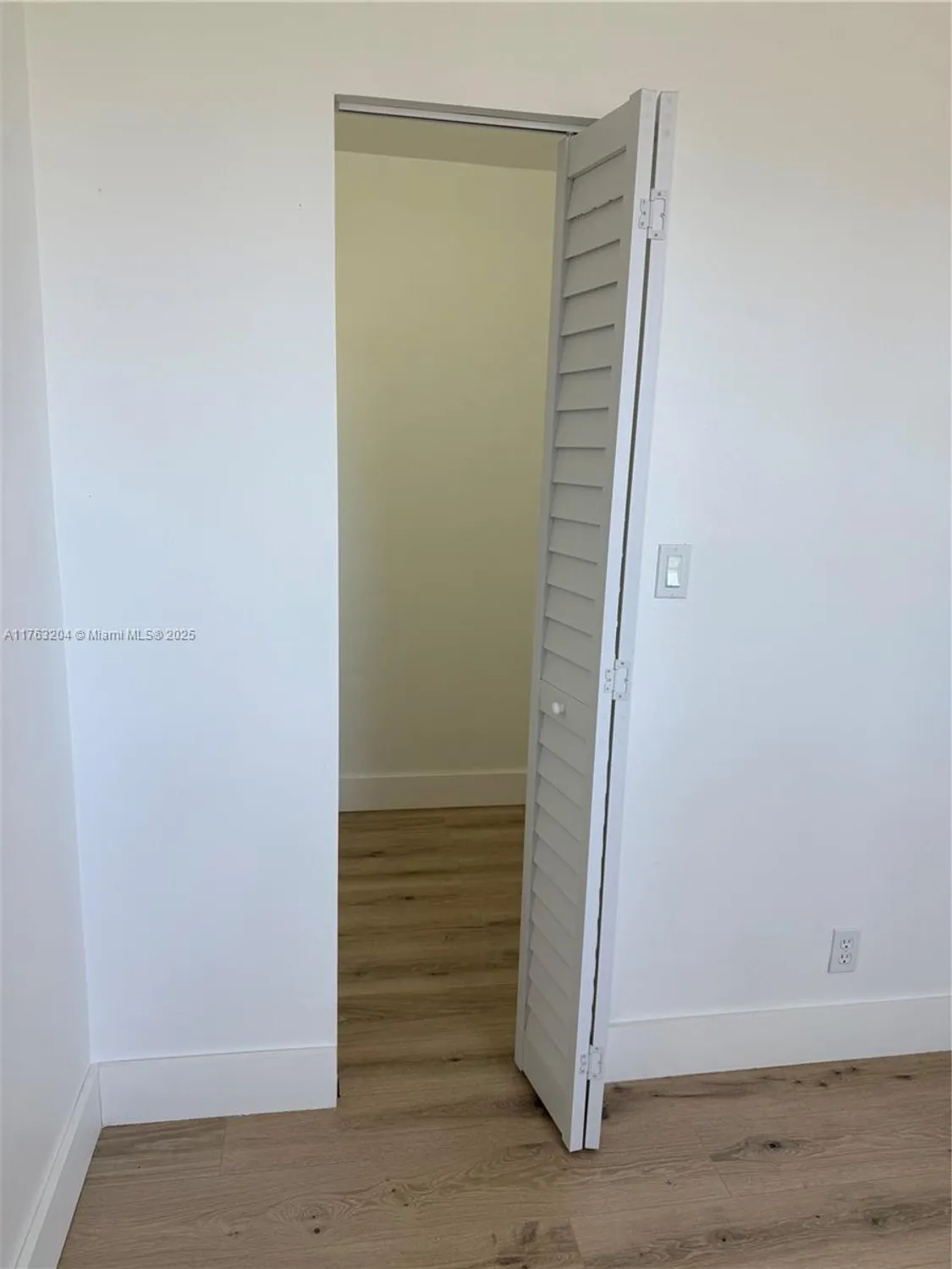 Property Slideshow image 20 of 34 | 7950 w mcnab rd 102, Tamarac, FL, 33321