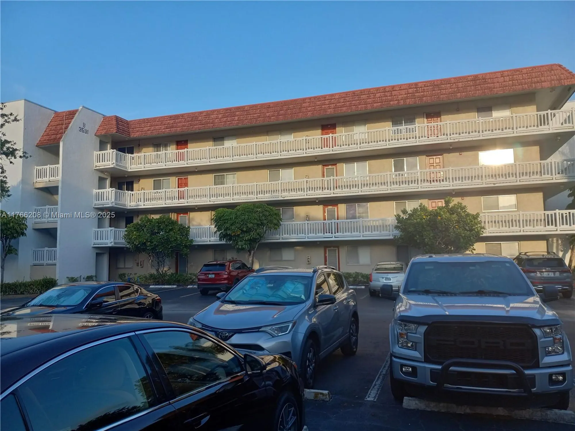 Property Slideshow image 4 of 19 | 3591 inverrary dr 204, Lauderhill, FL, 33319