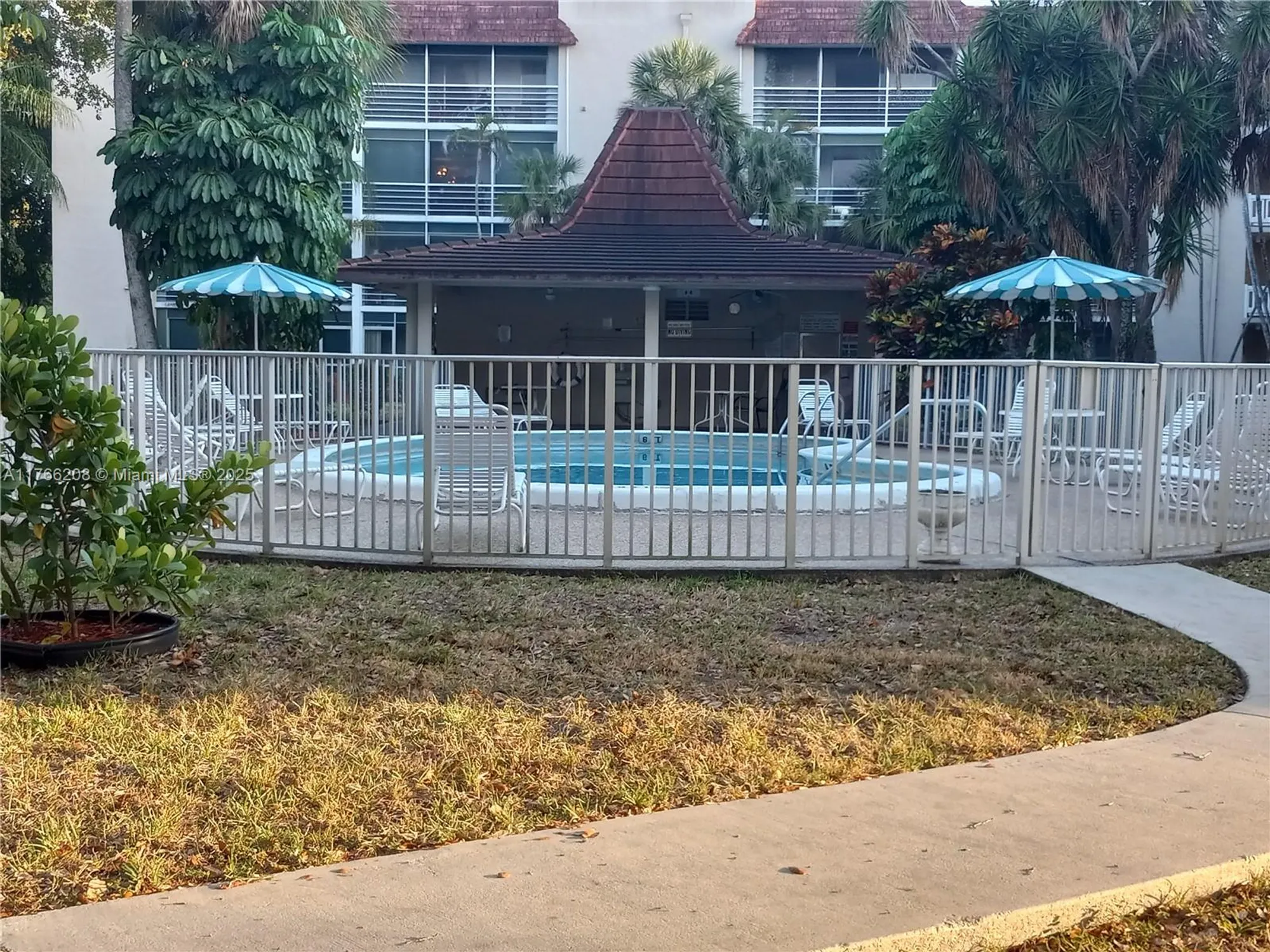 Property Slideshow image 5 of 19 | 3591 inverrary dr 204, Lauderhill, FL, 33319