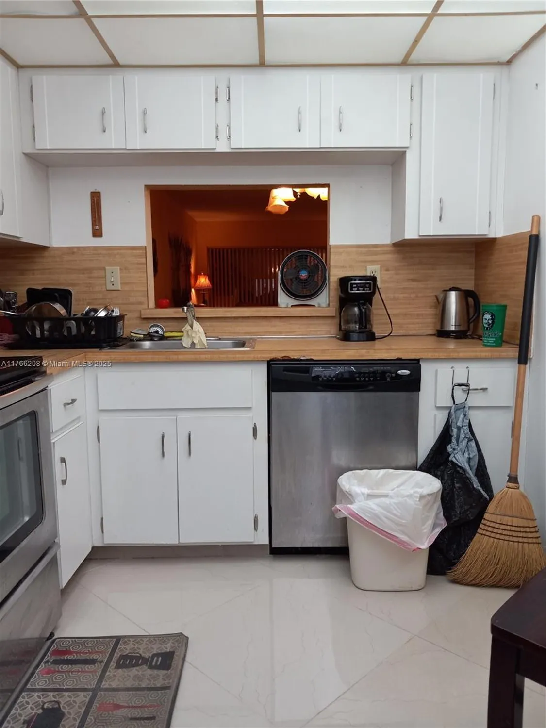 Property Slideshow image 7 of 19 | 3591 inverrary dr 204, Lauderhill, FL, 33319