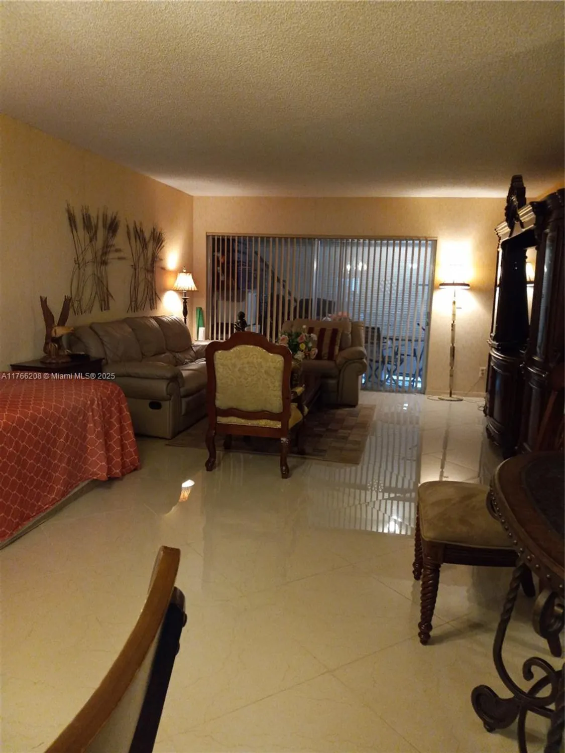 Property Slideshow image 9 of 19 | 3591 inverrary dr 204, Lauderhill, FL, 33319