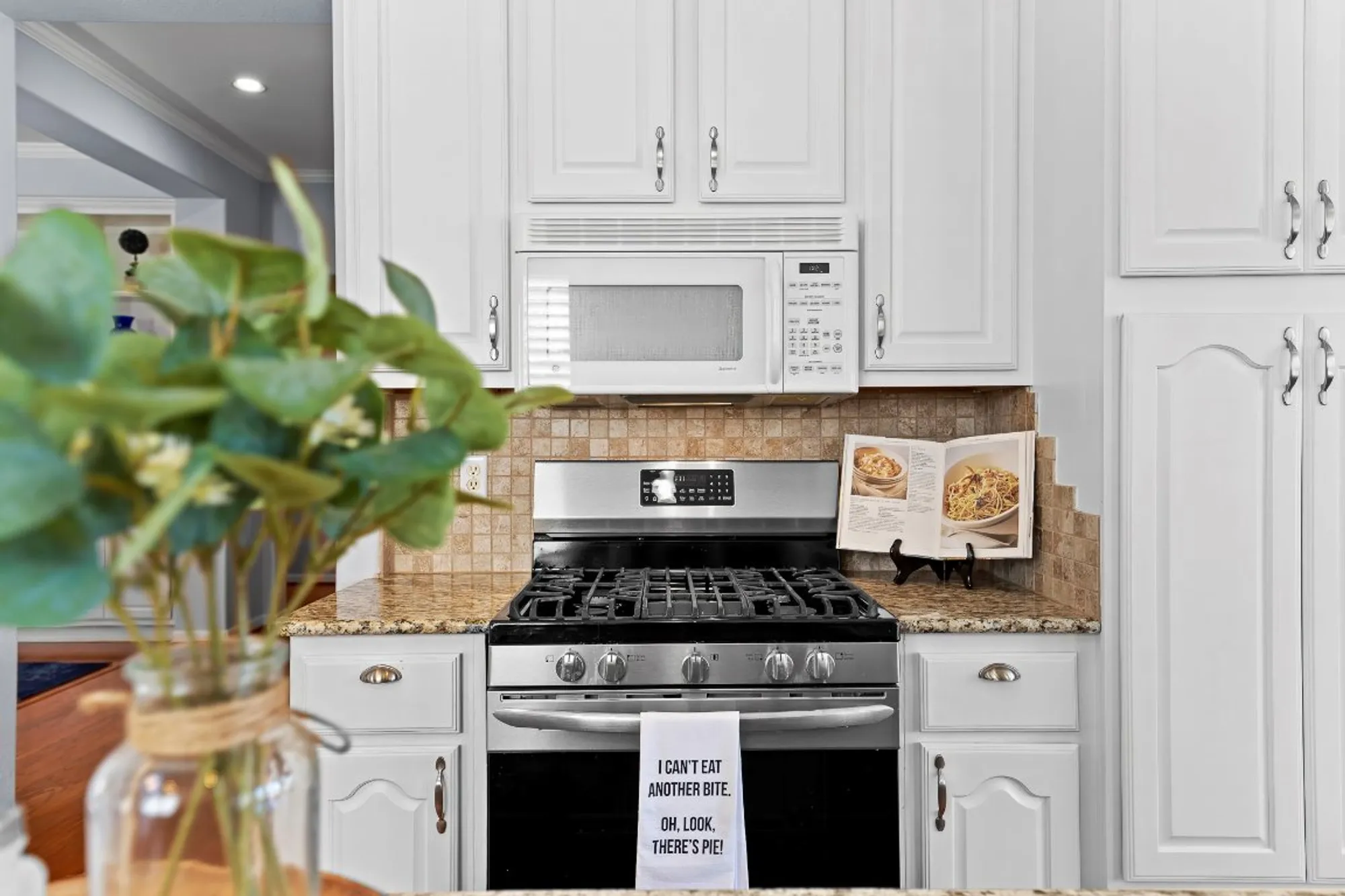 Property Slideshow image 17 of 39 | 100 blacksmiths cir, Georgetown, TX, 78633