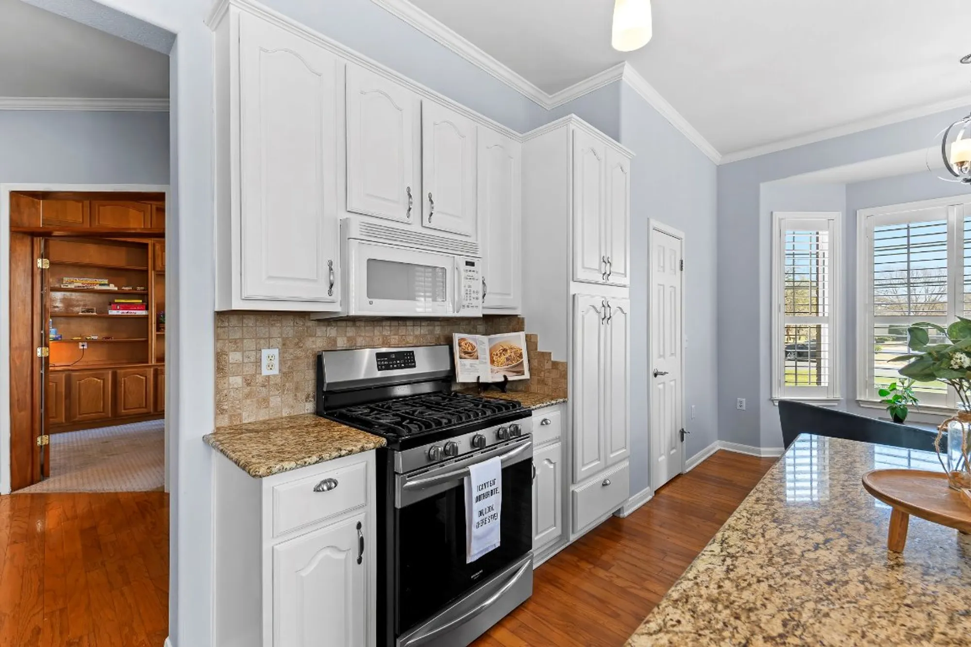 Property Slideshow image 12 of 39 | 100 blacksmiths cir, Georgetown, TX, 78633