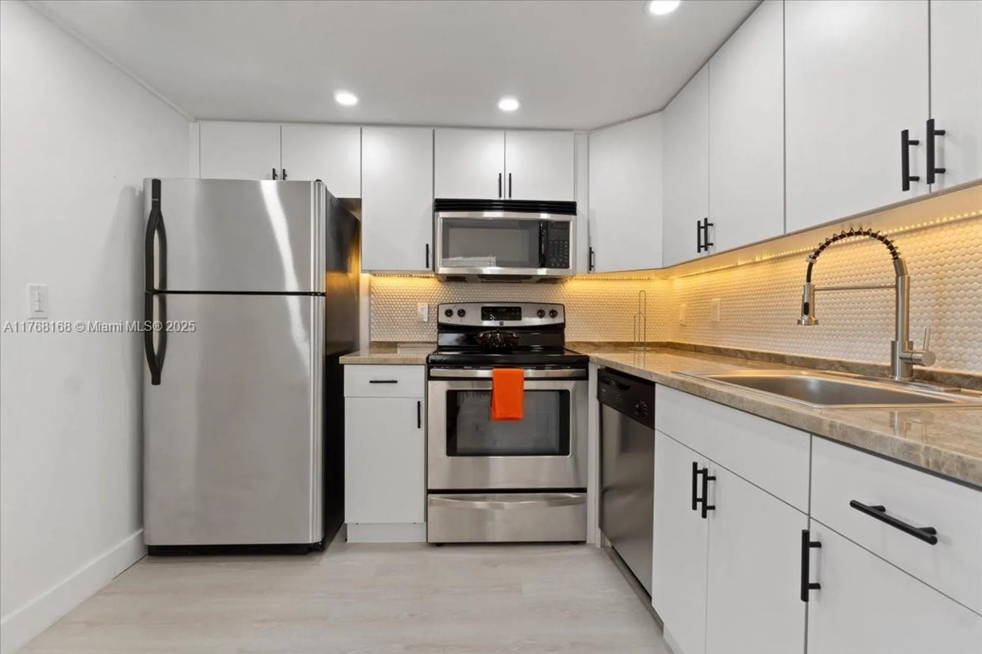 Property Slideshow image 5 of 29 | 590 brittany m # 590, Delray Beach, FL, 33446