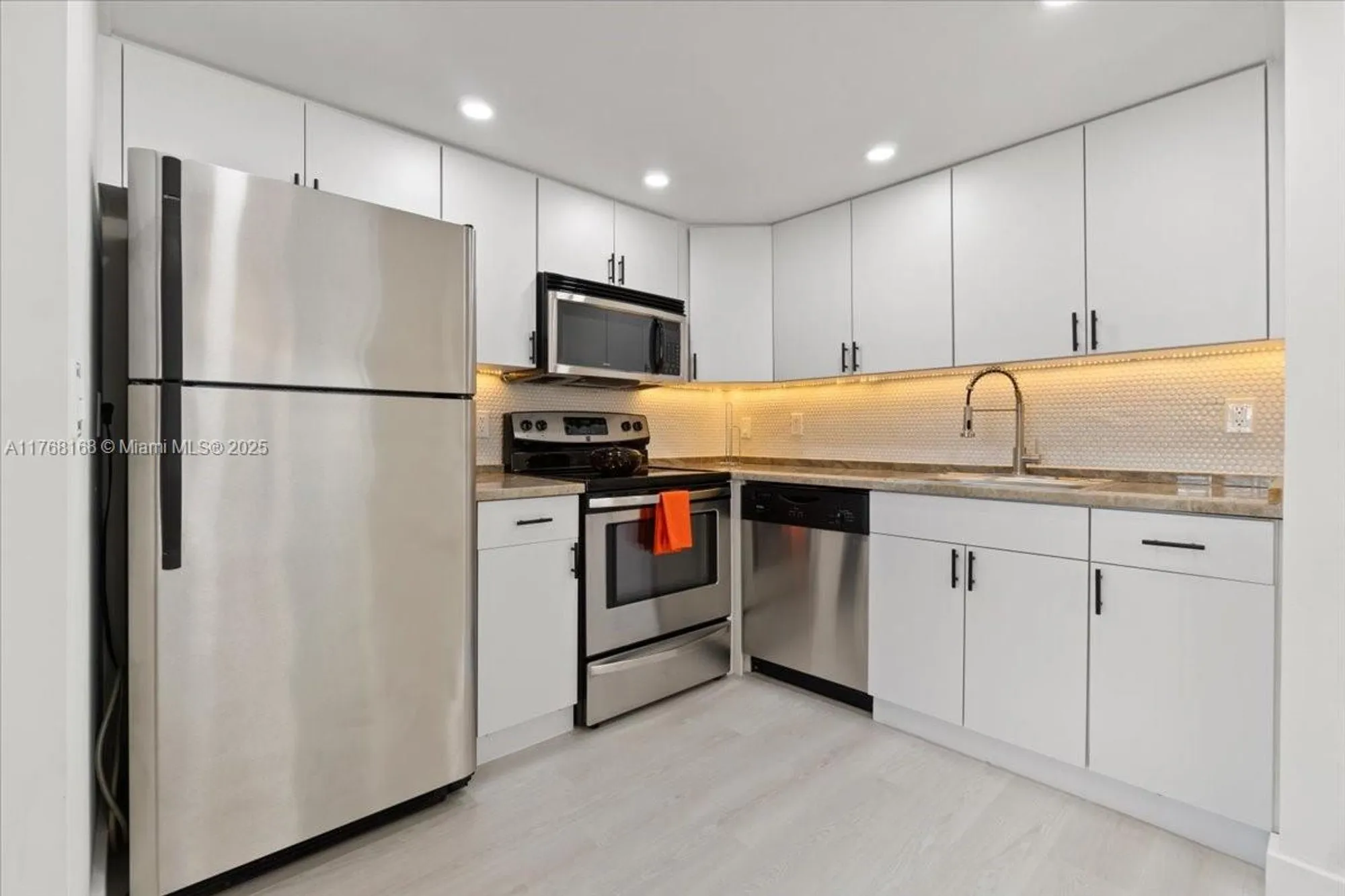 Property Slideshow image 6 of 29 | 590 brittany m # 590, Delray Beach, FL, 33446