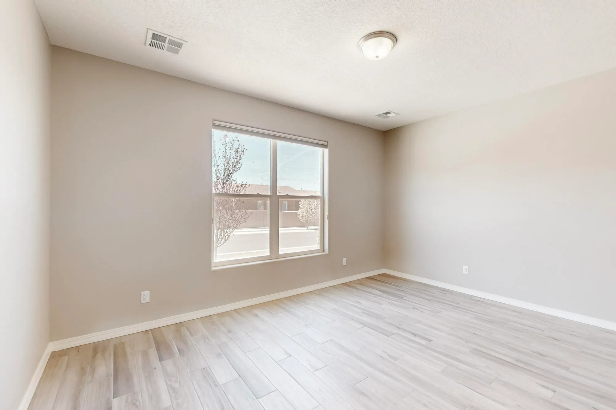 Property Slideshow image 16 of 28 | 440 rio chama cir sw, Los Lunas, NM, 87031