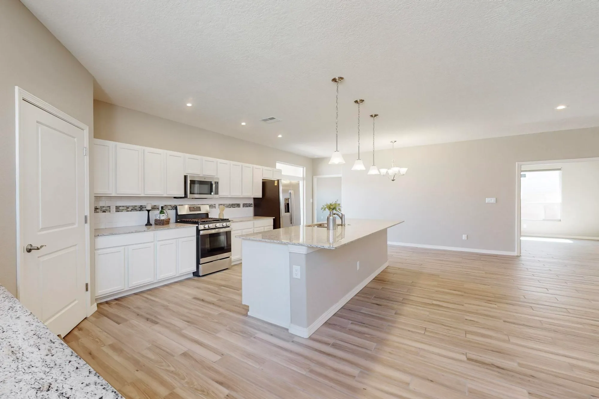 Property Slideshow image 10 of 28 | 440 rio chama cir sw, Los Lunas, NM, 87031