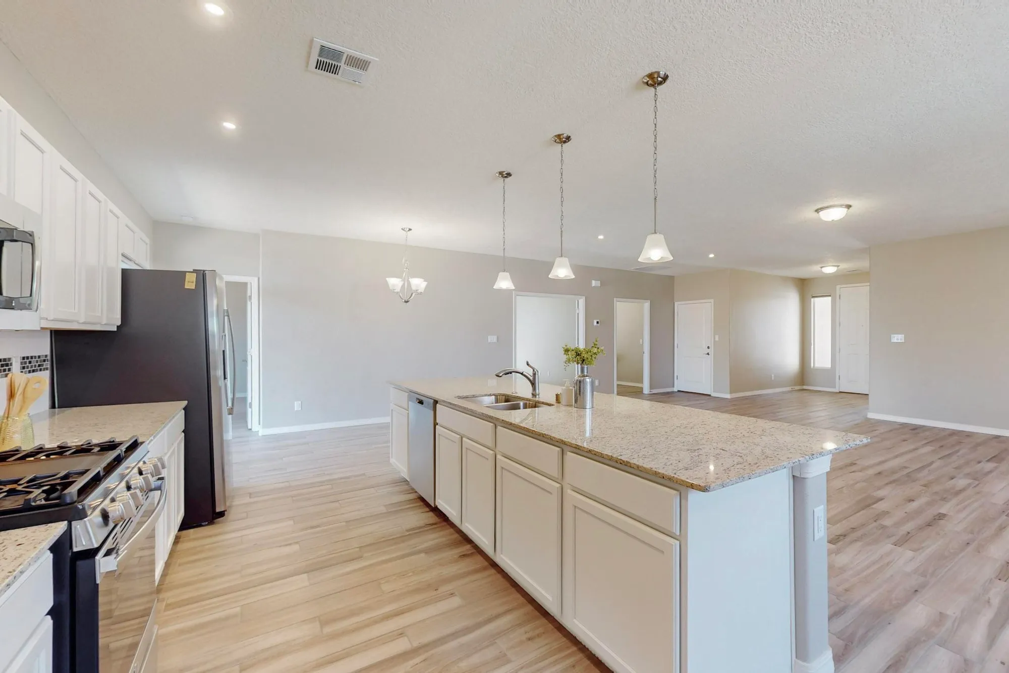 Property Slideshow image 12 of 28 | 440 rio chama cir sw, Los Lunas, NM, 87031