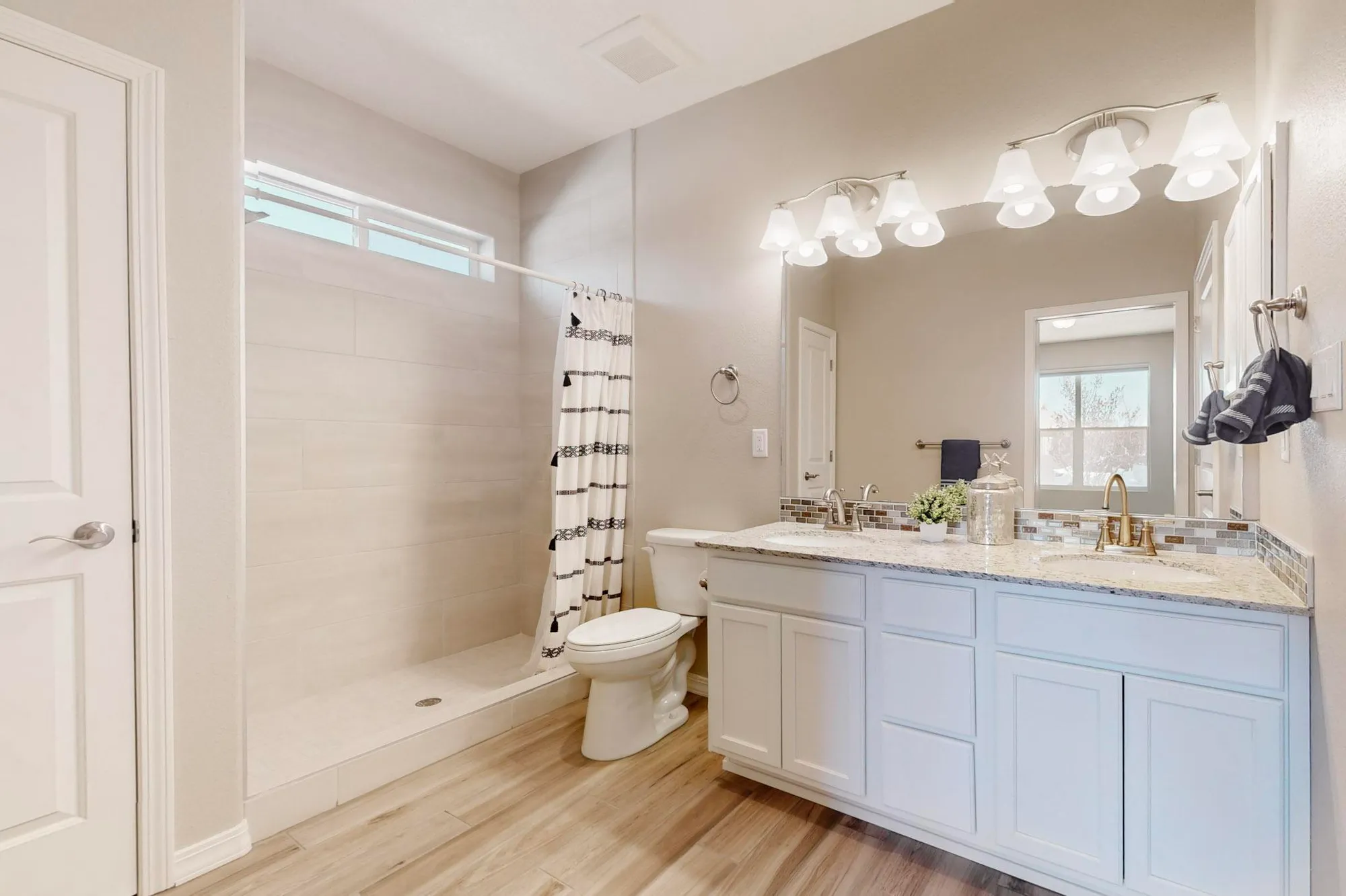 Property Slideshow image 21 of 28 | 440 rio chama cir sw, Los Lunas, NM, 87031