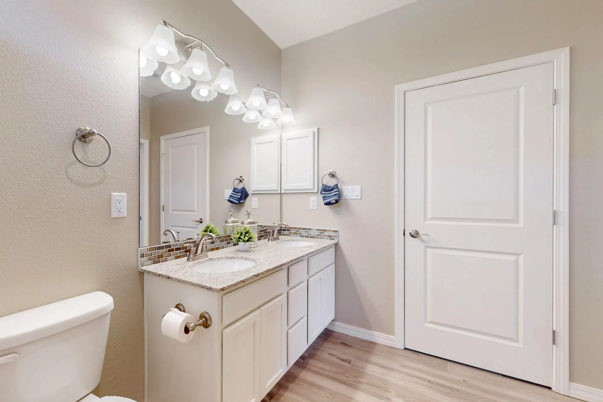 Property Slideshow image 22 of 28 | 440 rio chama cir sw, Los Lunas, NM, 87031