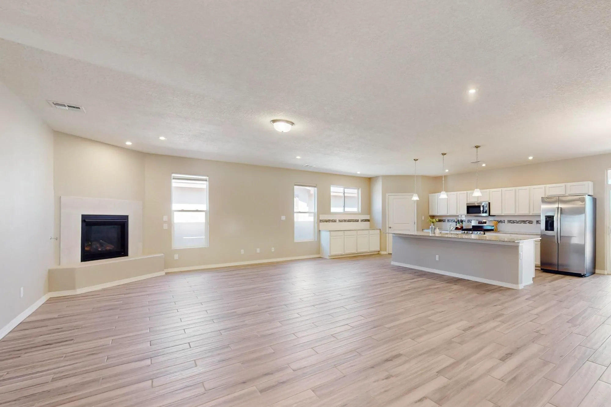 Property Slideshow image 6 of 28 | 440 rio chama cir sw, Los Lunas, NM, 87031