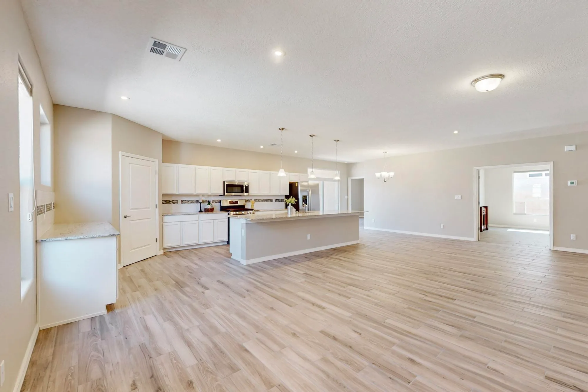 Property Slideshow image 7 of 28 | 440 rio chama cir sw, Los Lunas, NM, 87031