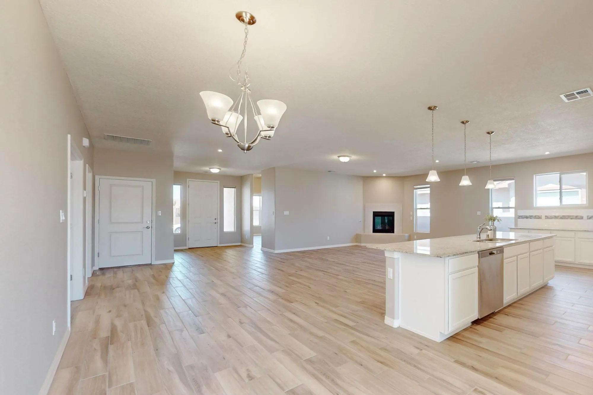 Property Slideshow image 8 of 28 | 440 rio chama cir sw, Los Lunas, NM, 87031